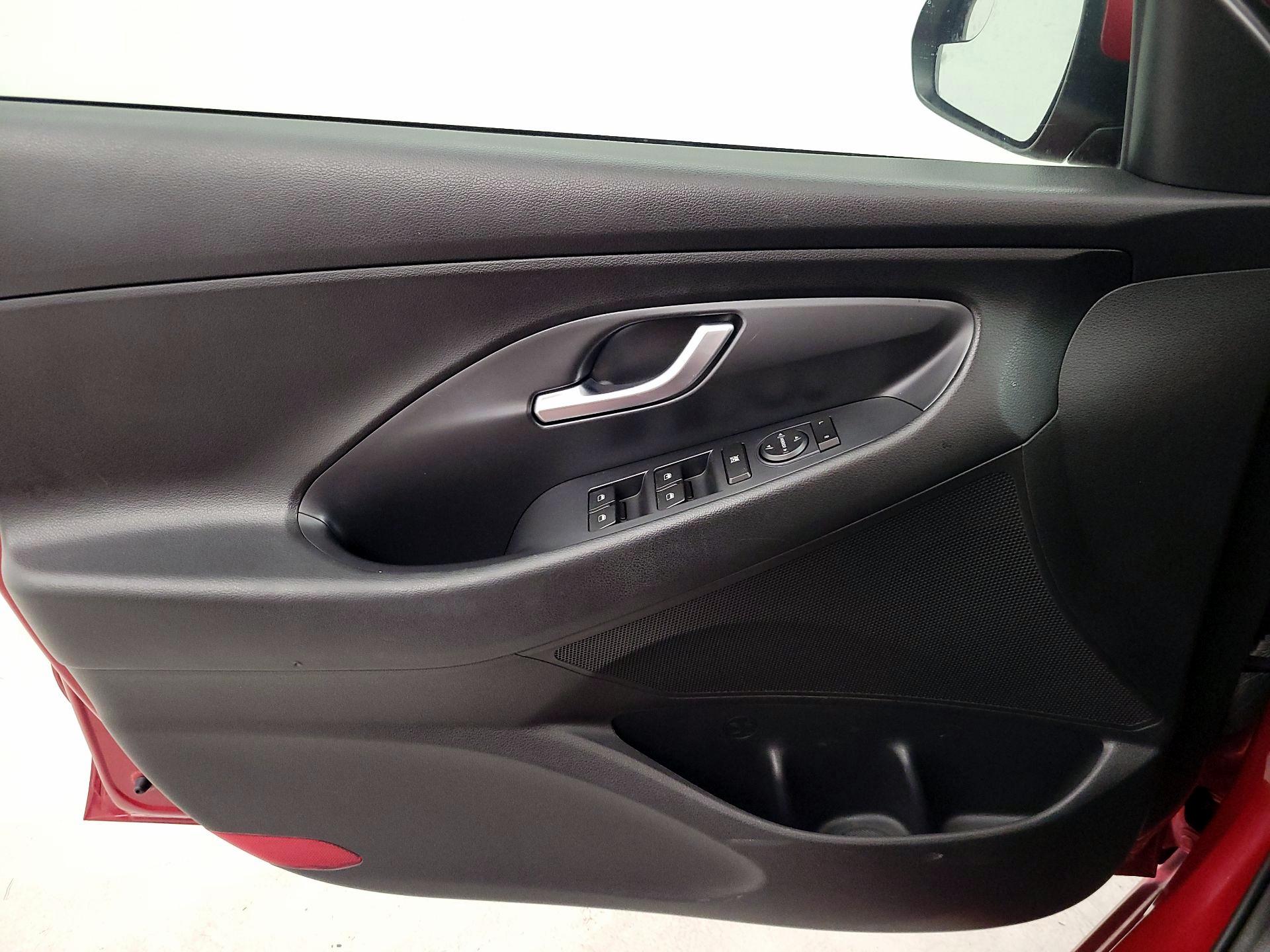 Thumbnail: 2018 Hyundai Elantra - 12