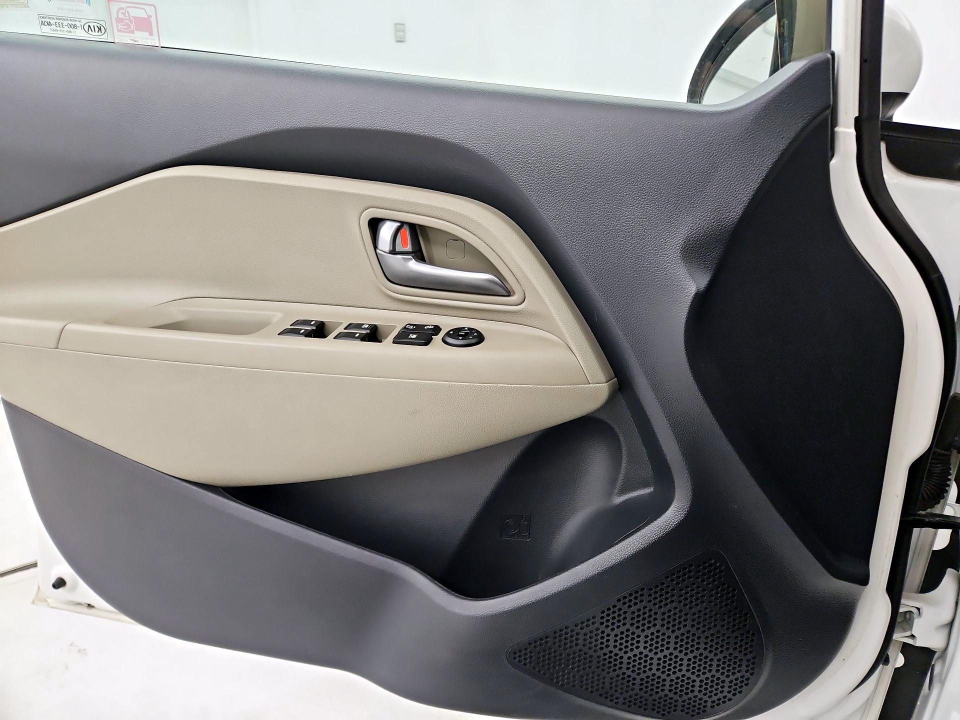 Thumbnail: 2014 Kia Rio - 12