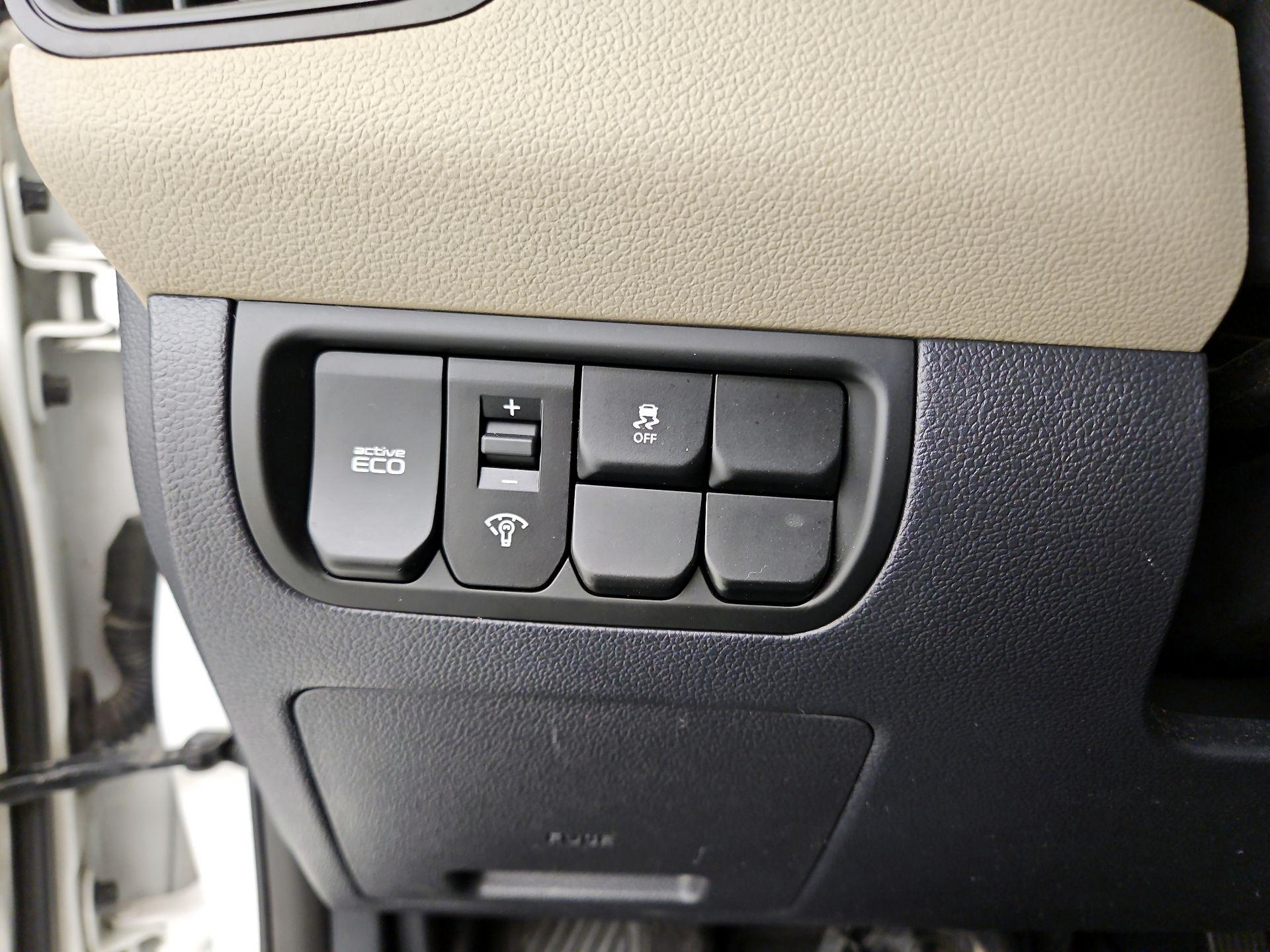 Thumbnail: 2014 Kia Rio - 13