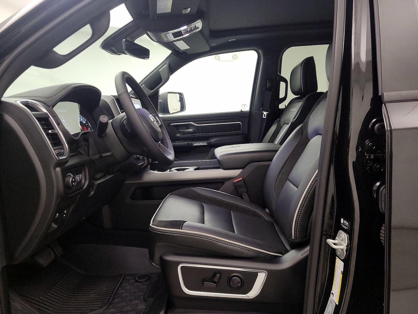 2025 RAM Ram 1500 Pickup Laramie - Photo 12