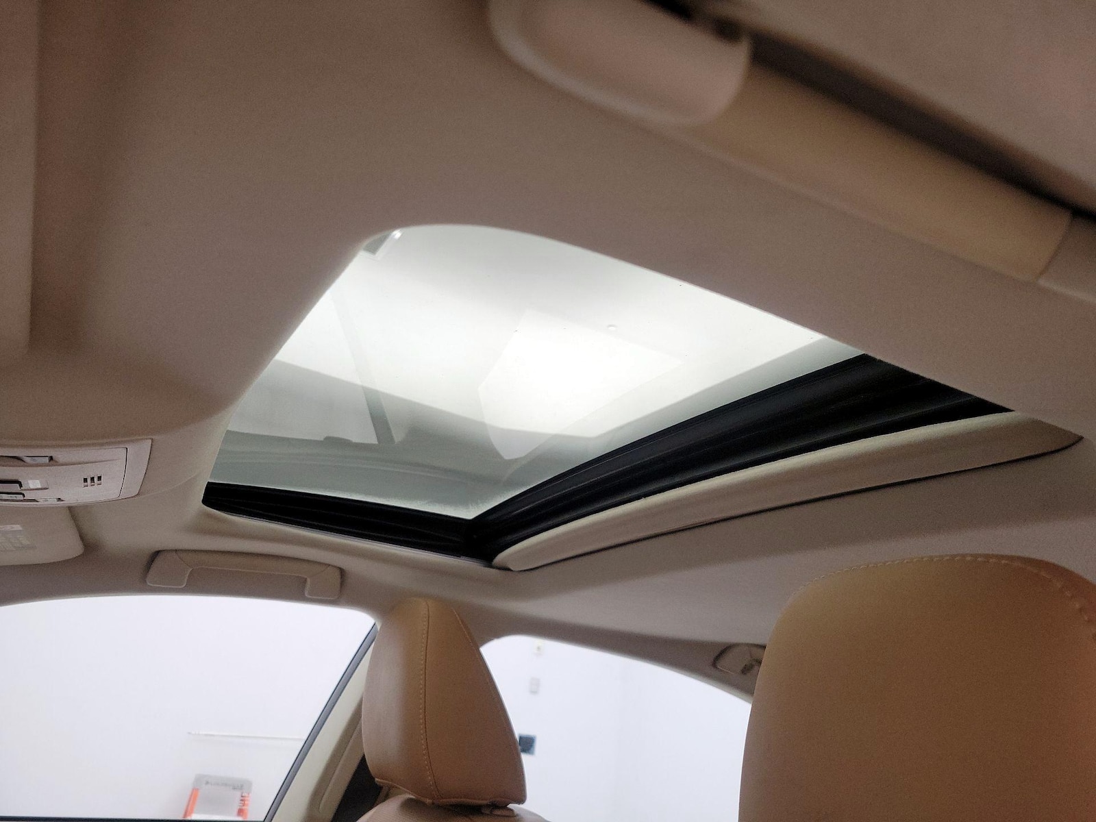 Sunroof(s) & Overhead Airbags