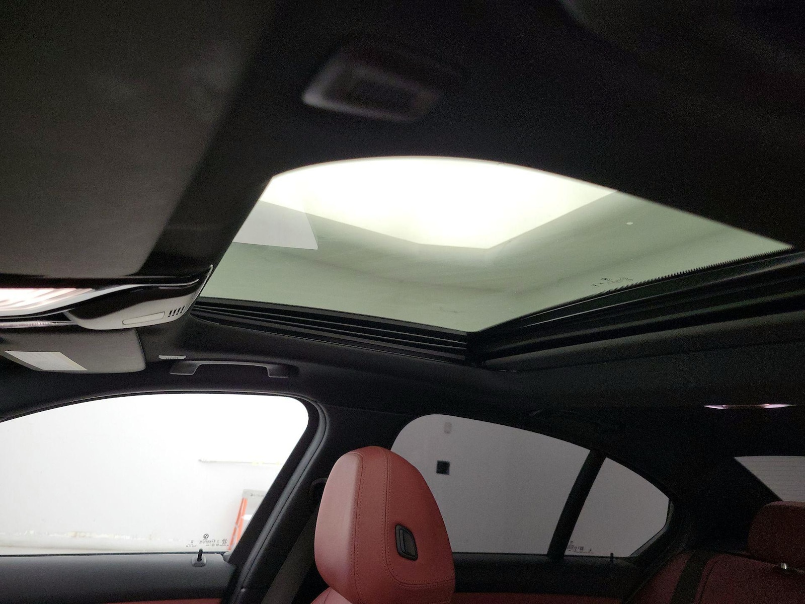Sunroof(s) & Overhead Airbags