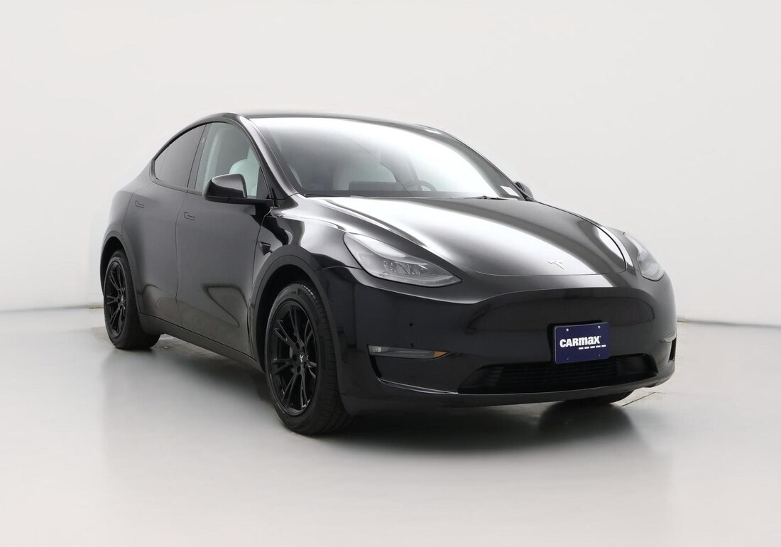 2024 Tesla Model Y Long Range All-Wheel Drive in Black — CarMax photo