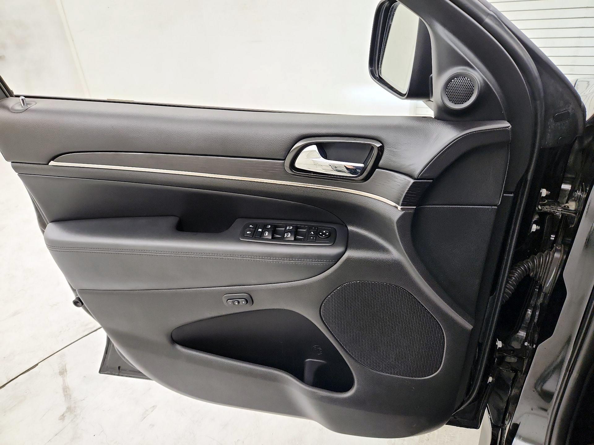 Thumbnail: 2021 Jeep Grand Cherokee - 12