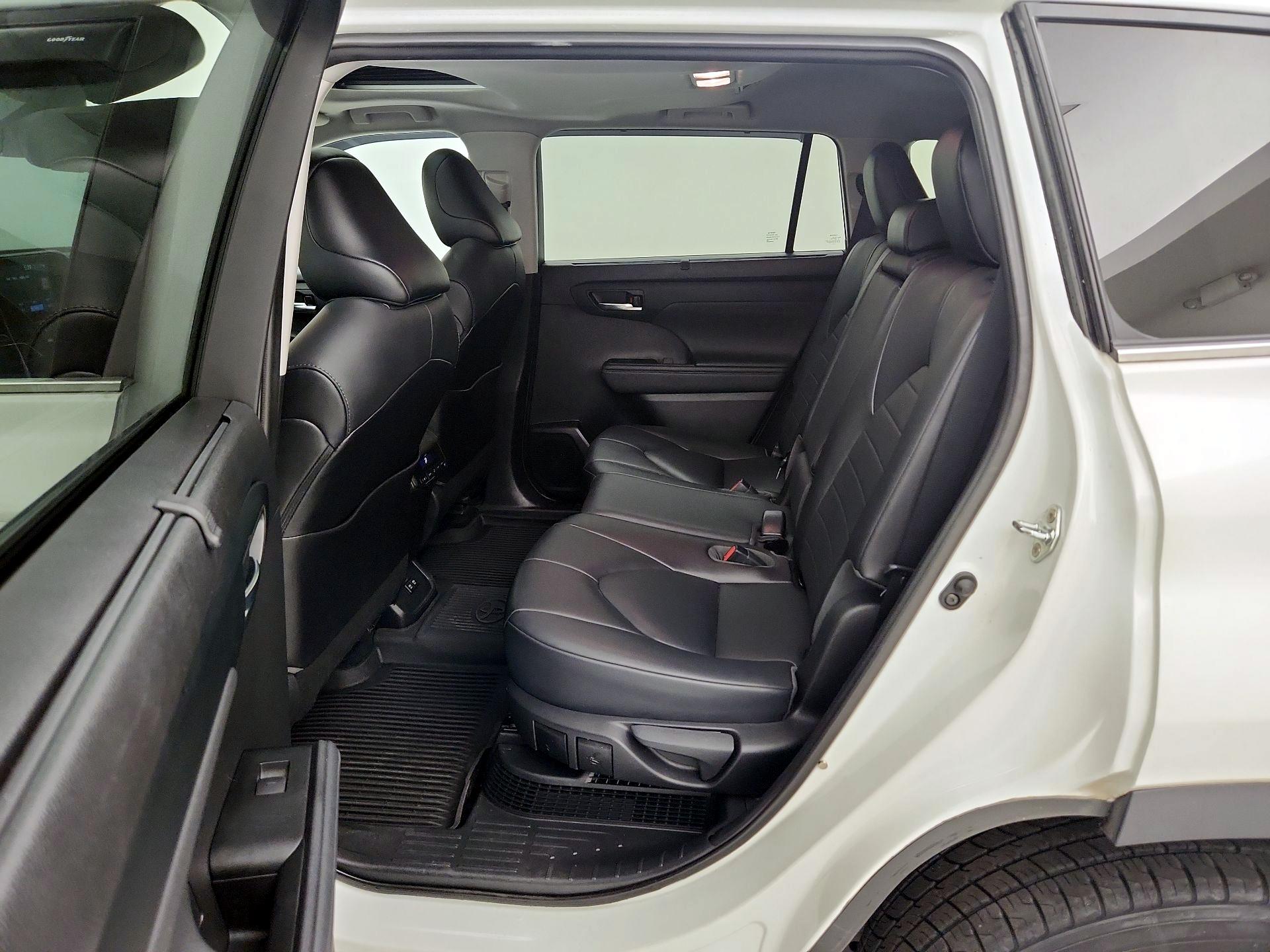 Thumbnail: 2021 Toyota Highlander - 20