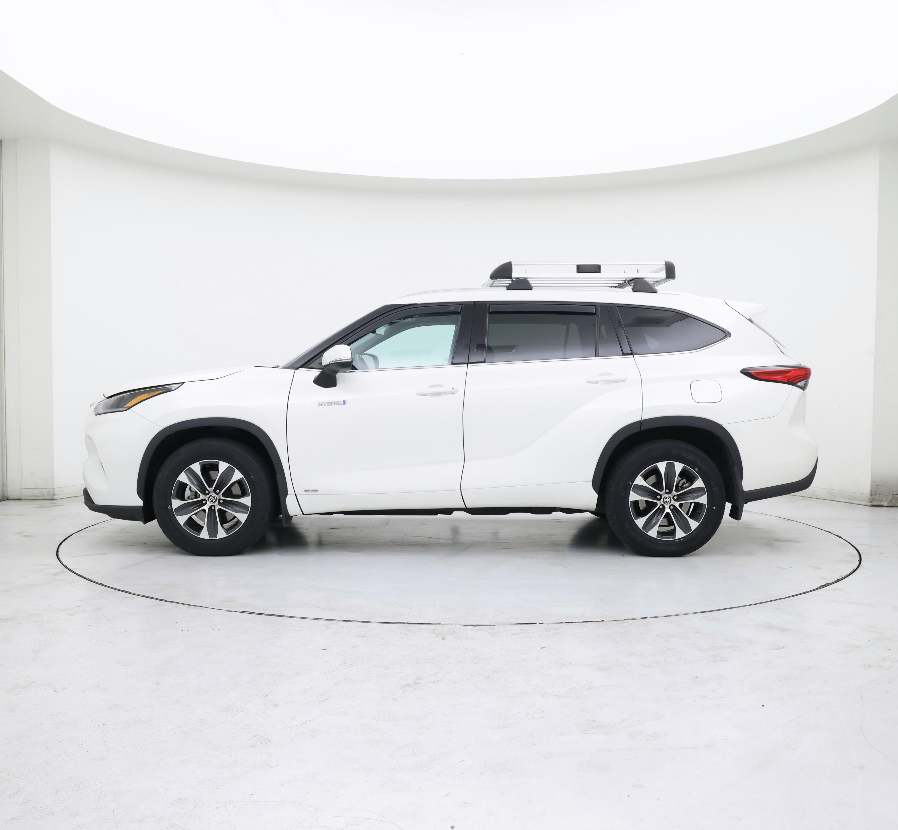 Thumbnail: 2021 Toyota Highlander - 3