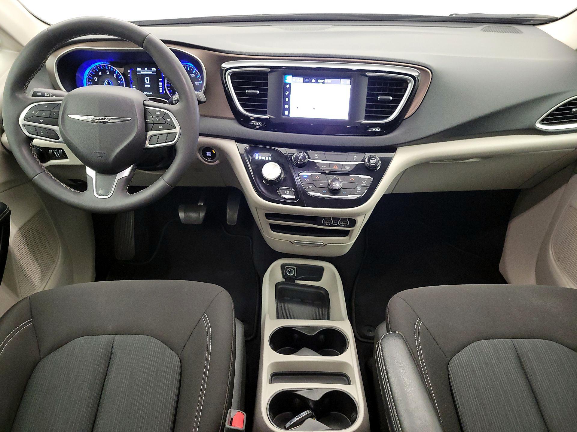Thumbnail: 2023 Chrysler Voyager - 9