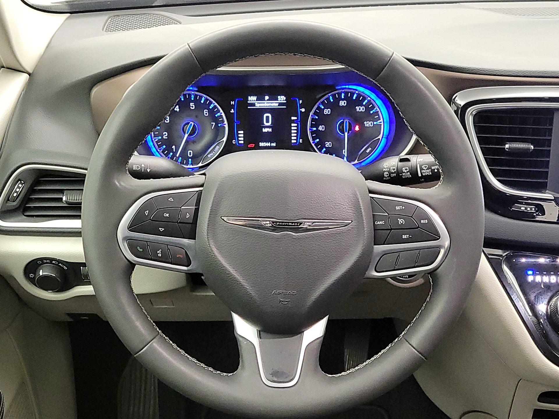 Thumbnail: 2023 Chrysler Voyager - 10