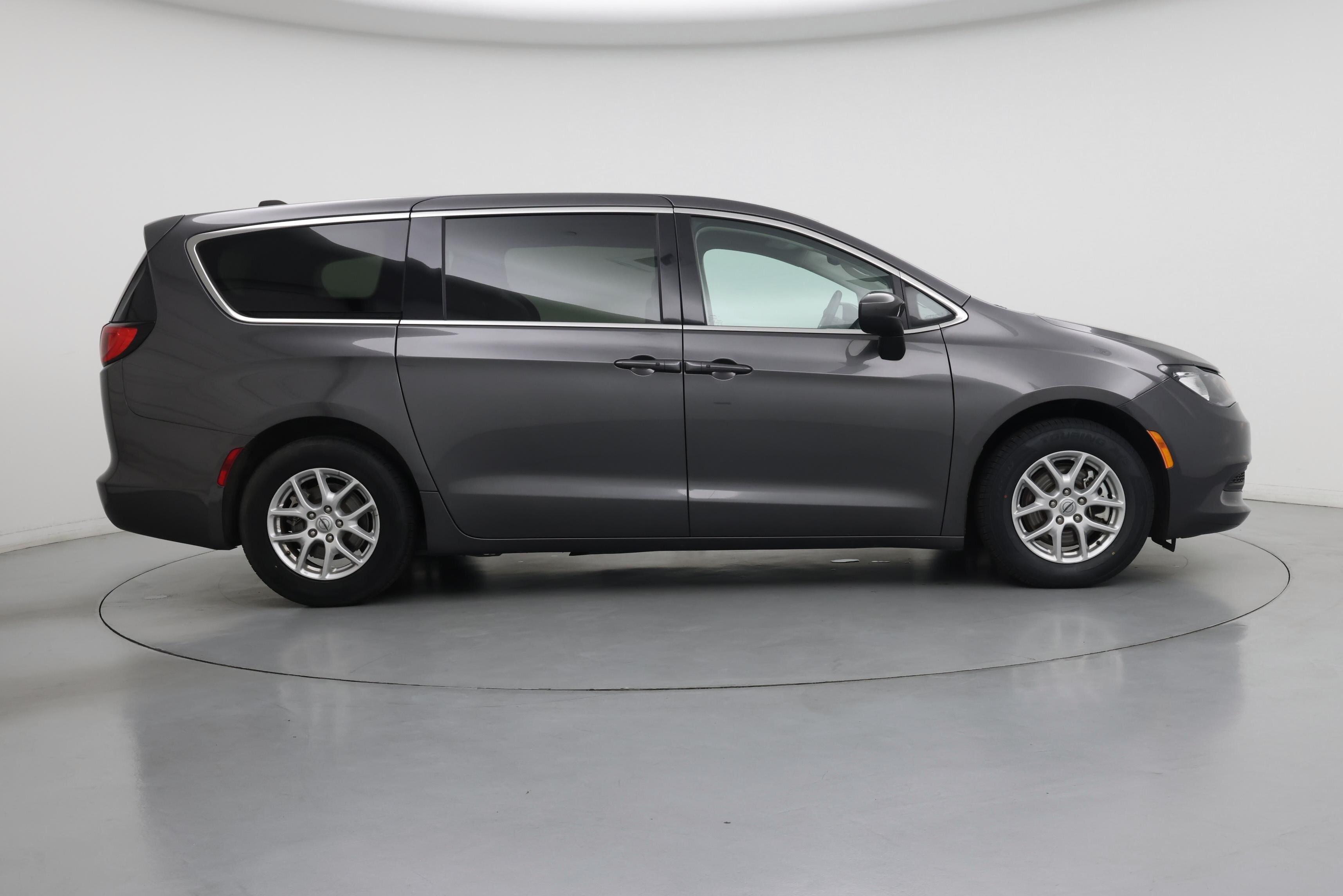 Thumbnail: 2023 Chrysler Voyager - 7