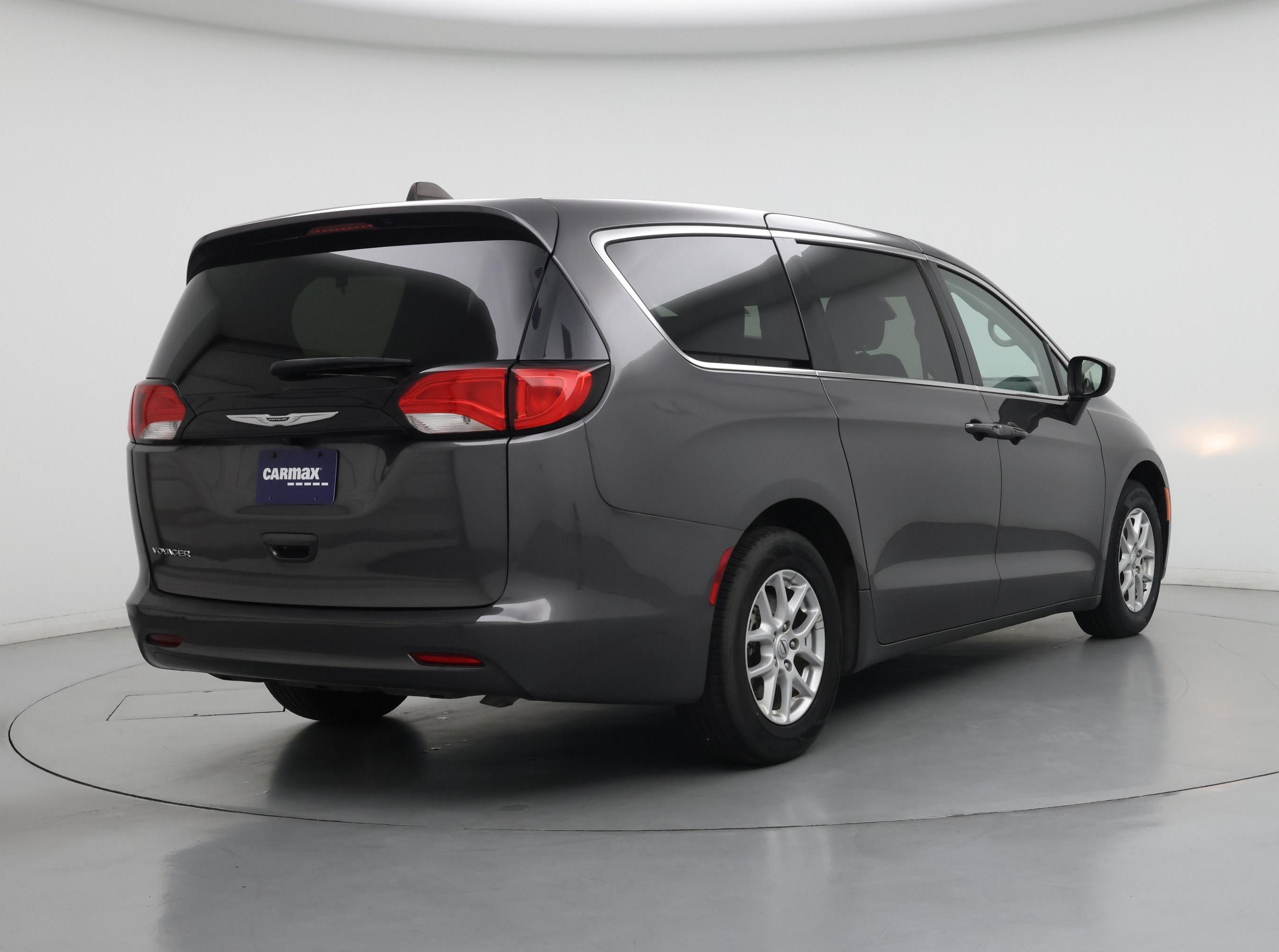 Thumbnail: 2023 Chrysler Voyager - 8