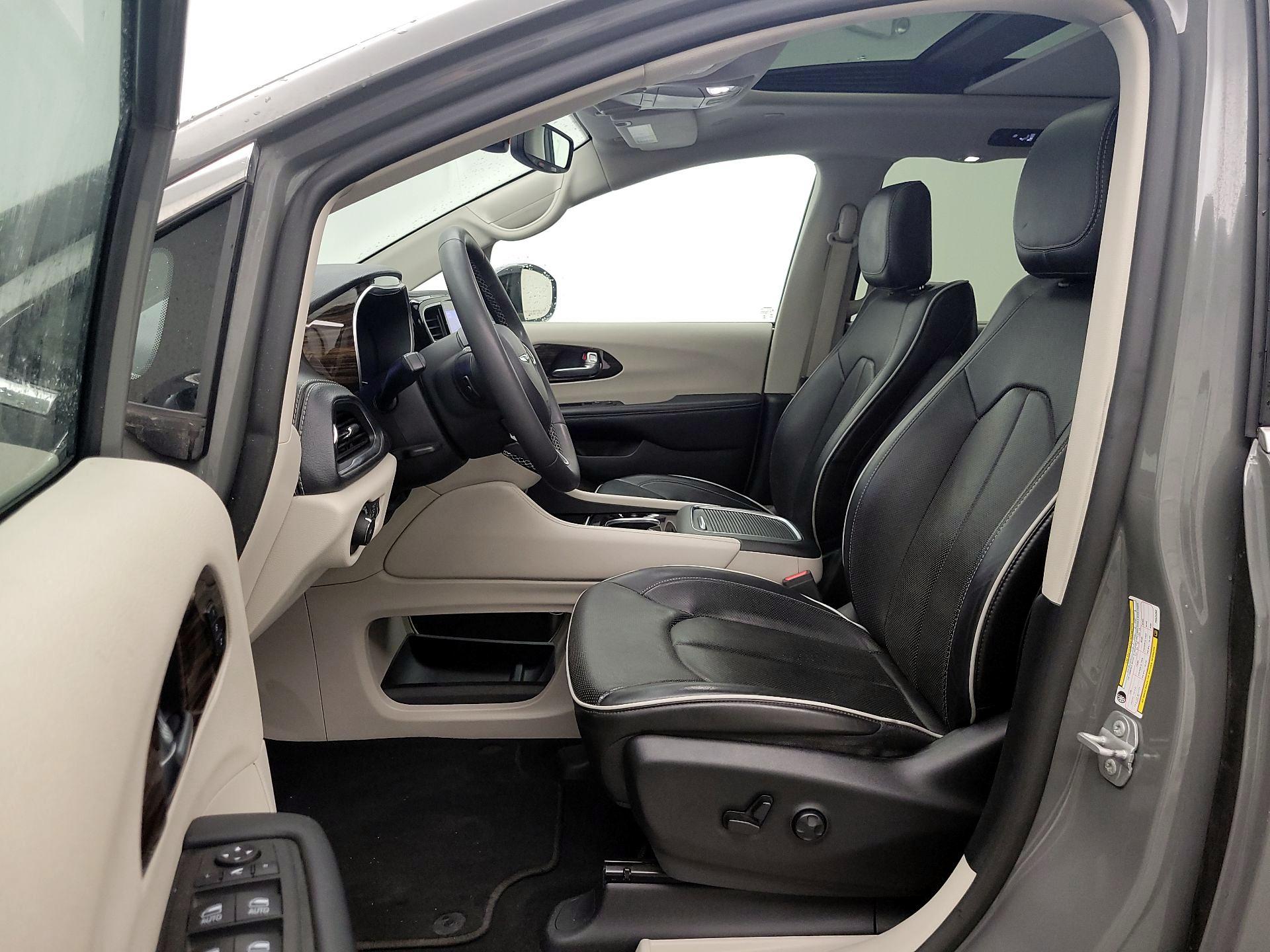 Thumbnail: 2023 Chrysler Pacifica - 11