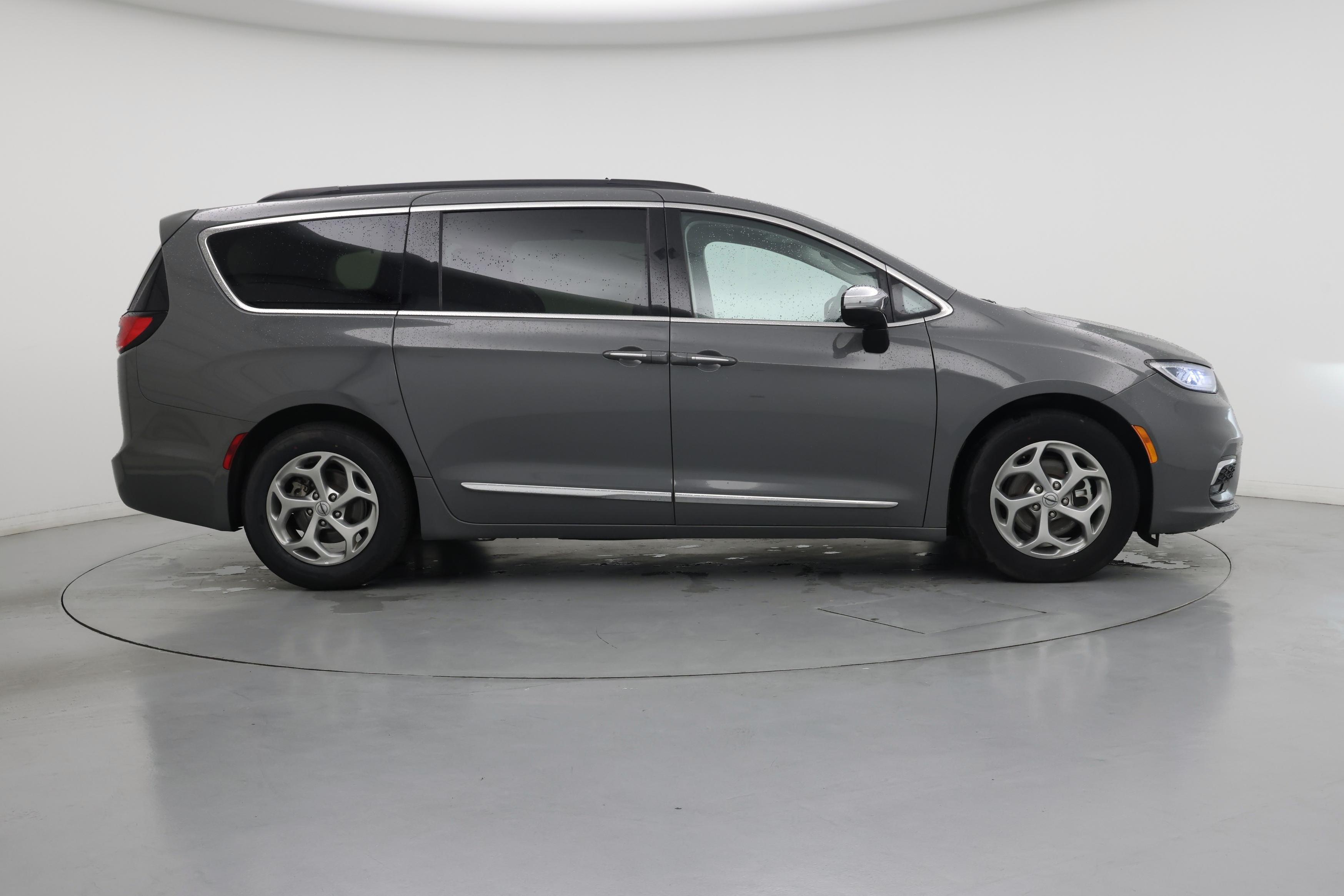 Thumbnail: 2023 Chrysler Pacifica - 7