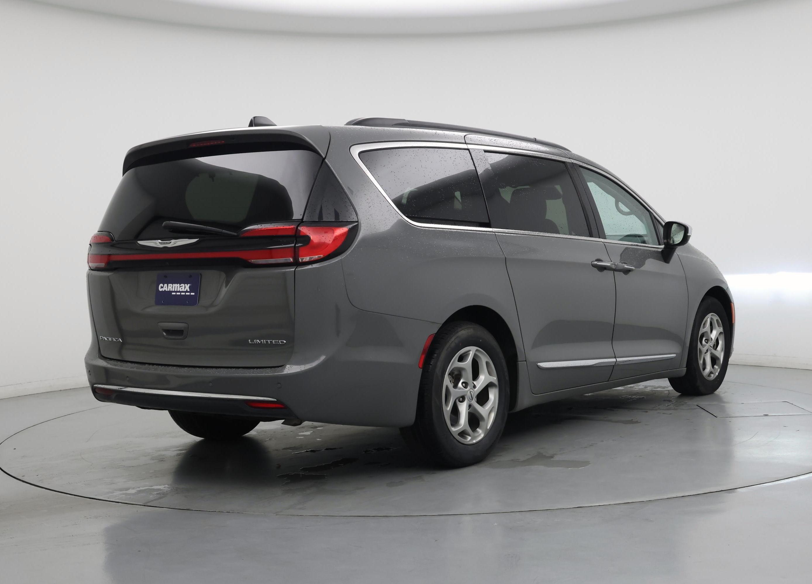Thumbnail: 2023 Chrysler Pacifica - 8