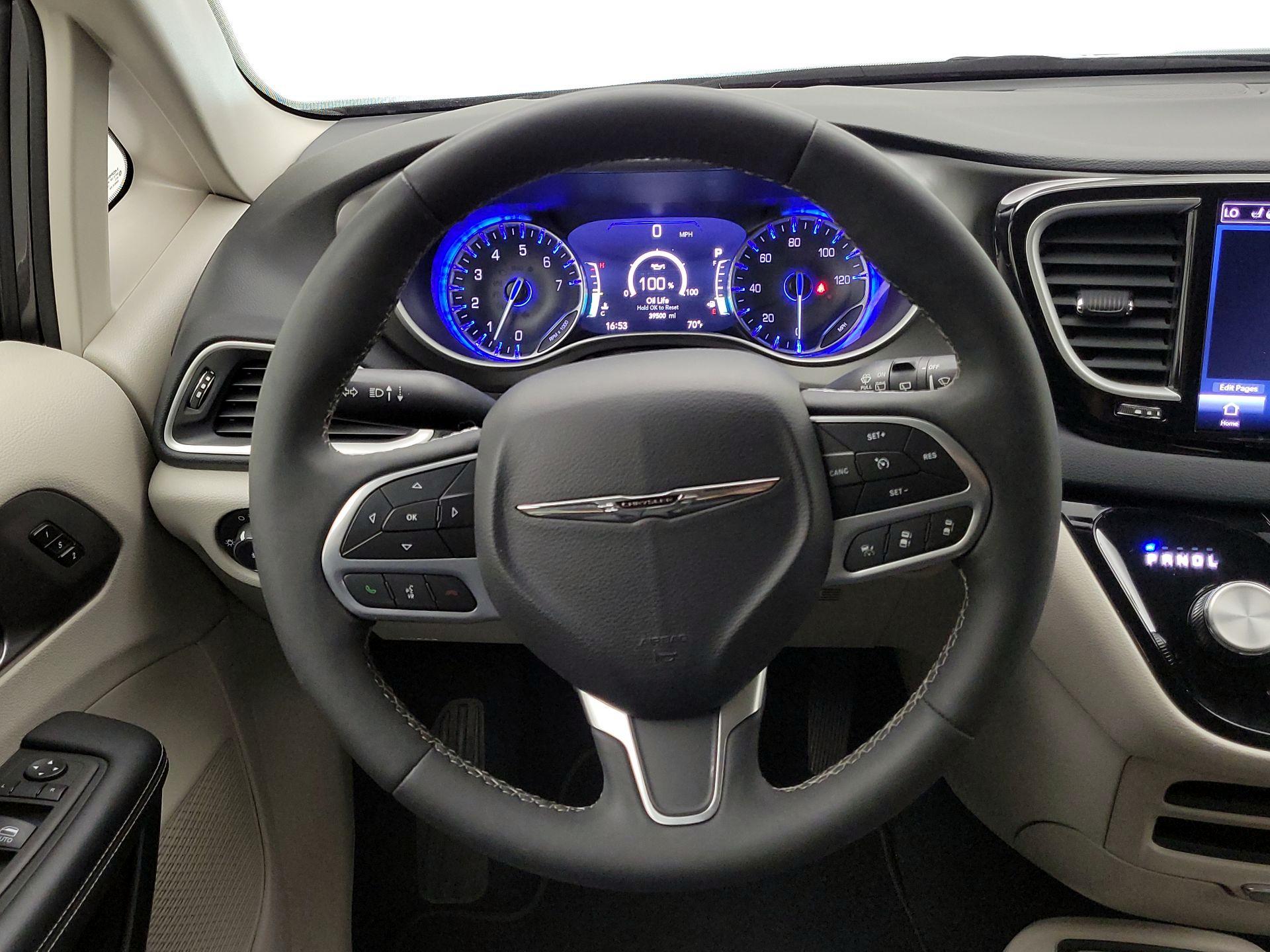 Thumbnail: 2023 Chrysler Pacifica - 10