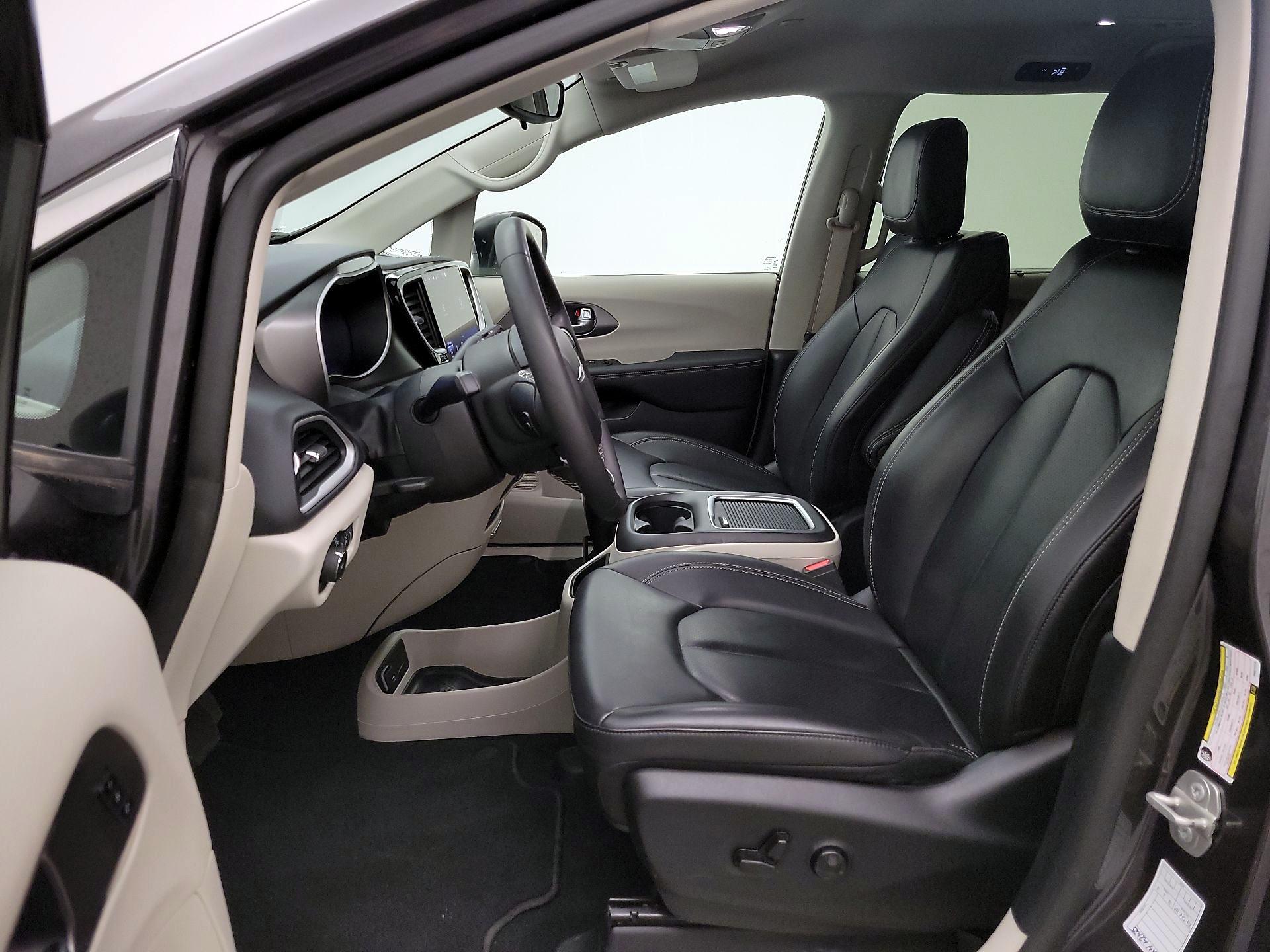 Thumbnail: 2023 Chrysler Pacifica - 11