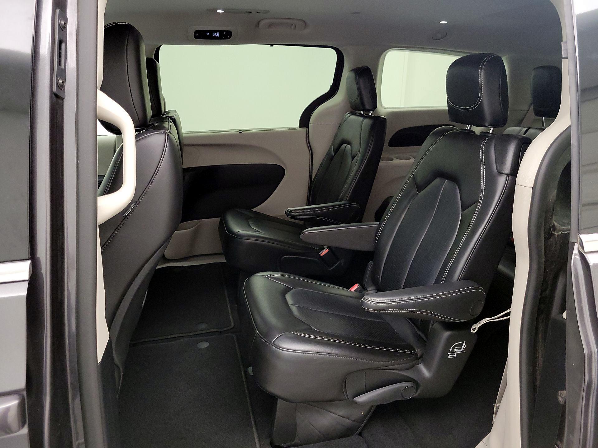 Thumbnail: 2023 Chrysler Pacifica - 19