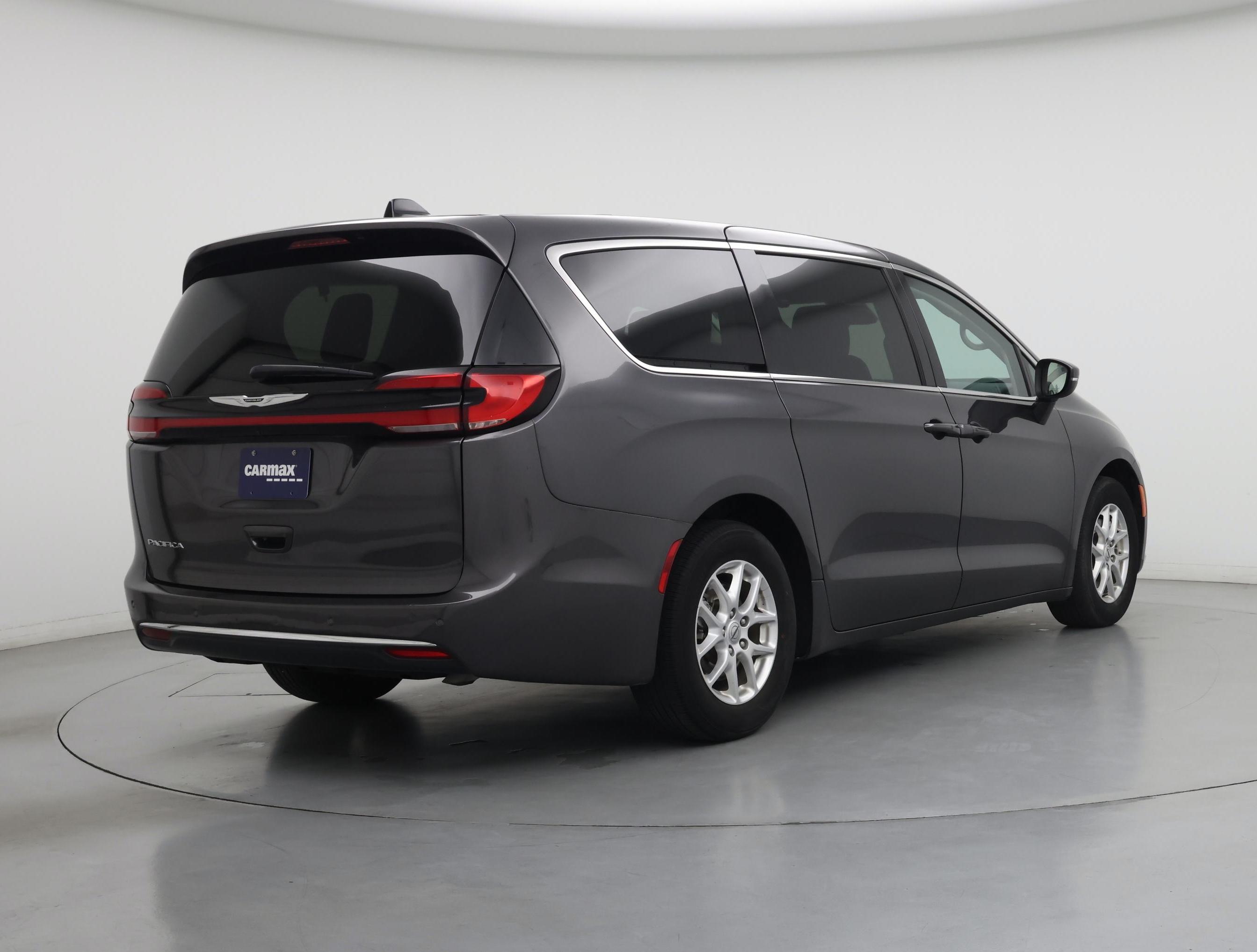 Thumbnail: 2023 Chrysler Pacifica - 8