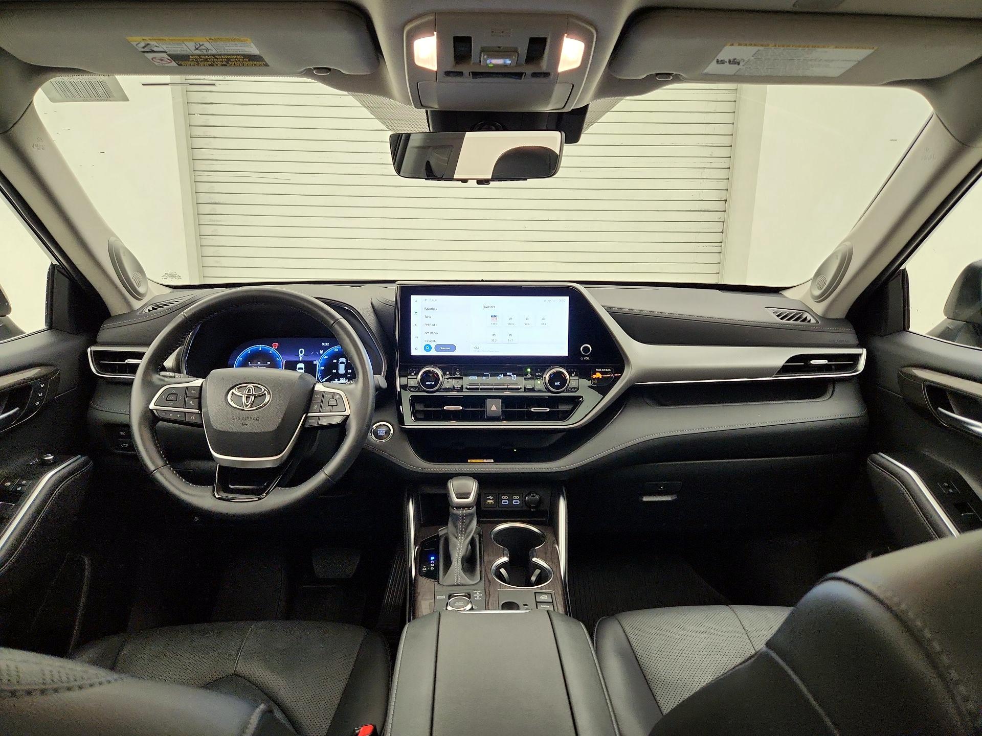Thumbnail: 2023 Toyota Highlander - 9
