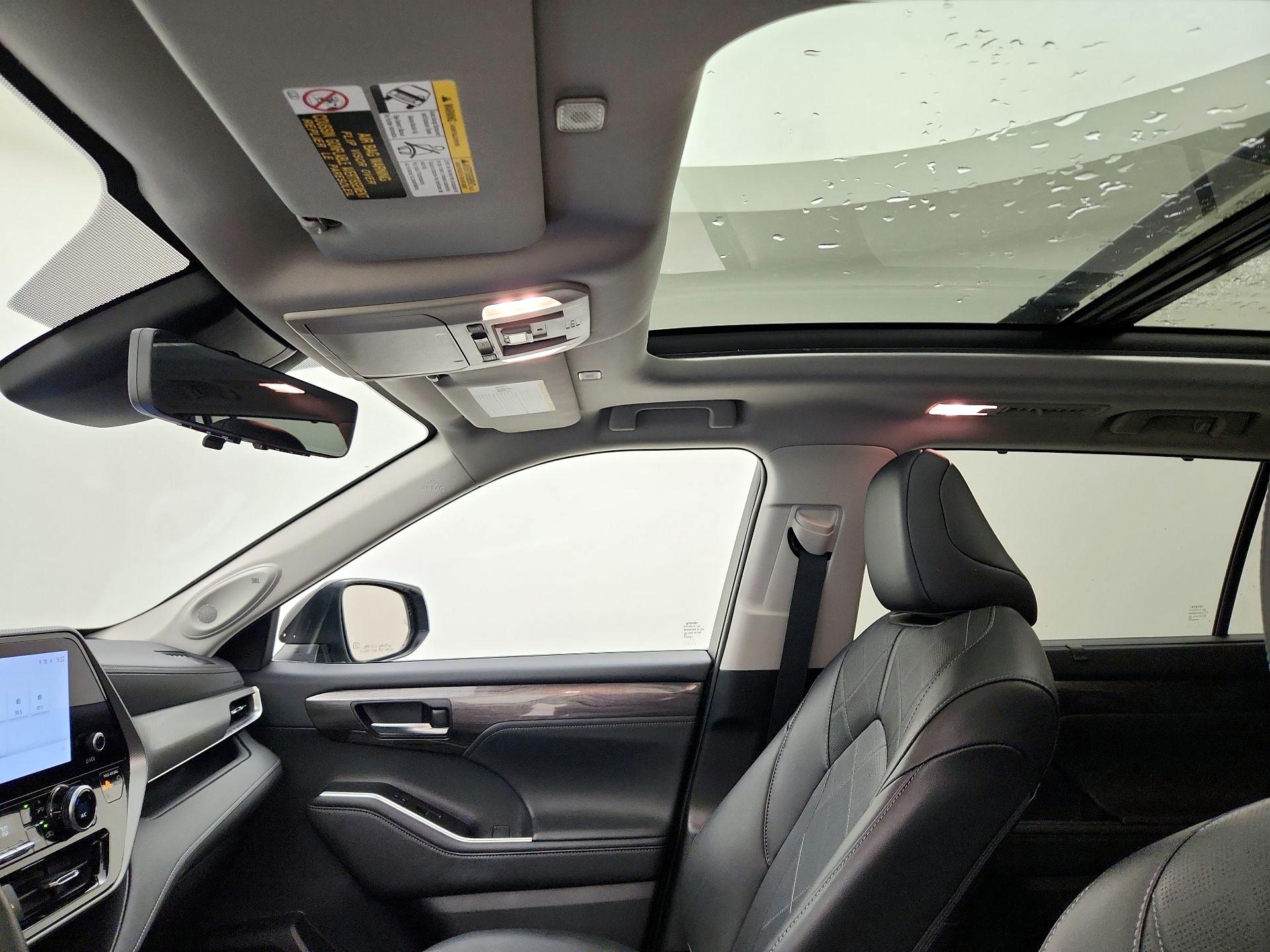 Thumbnail: 2023 Toyota Highlander - 19