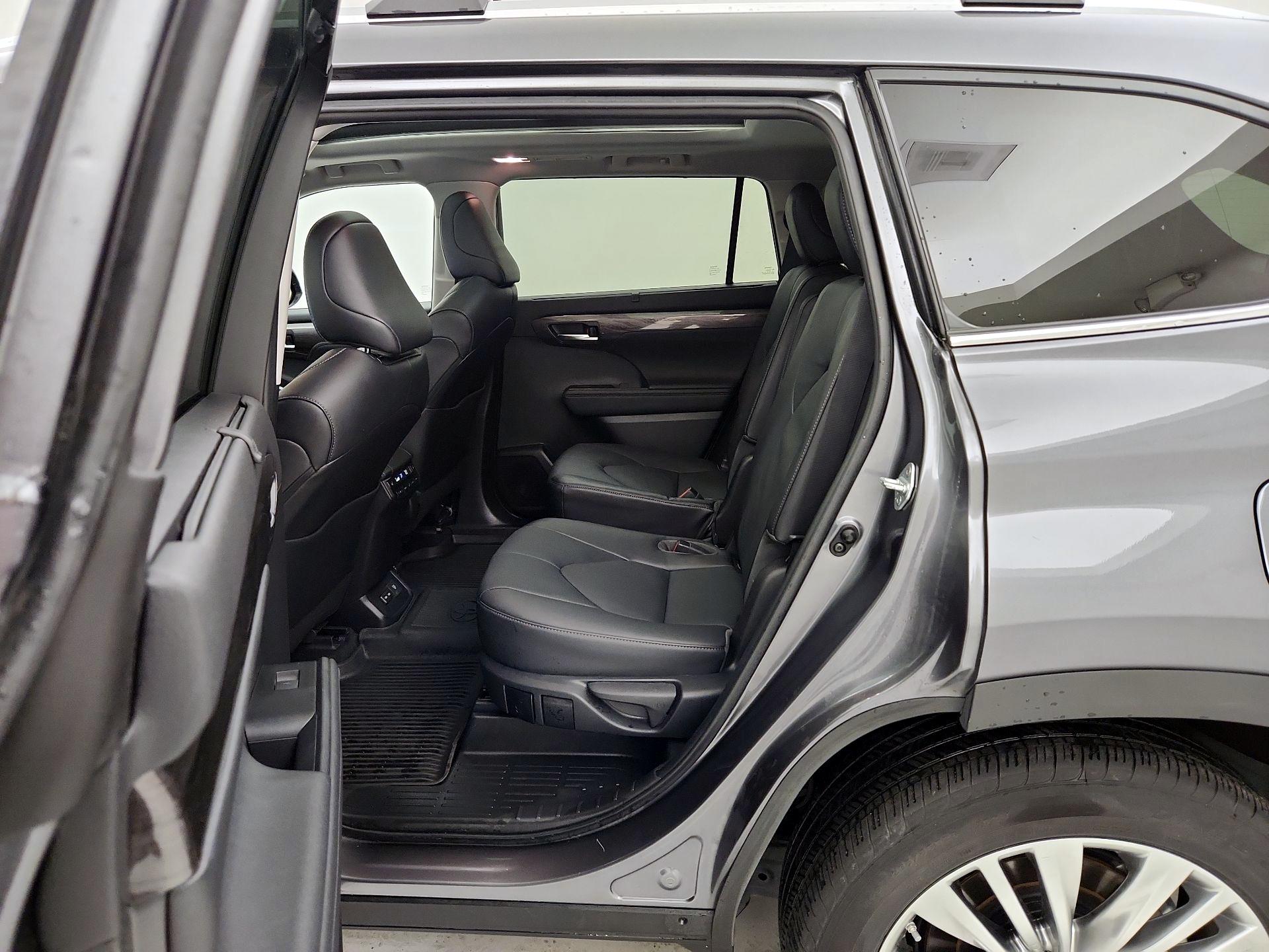 Thumbnail: 2023 Toyota Highlander - 20