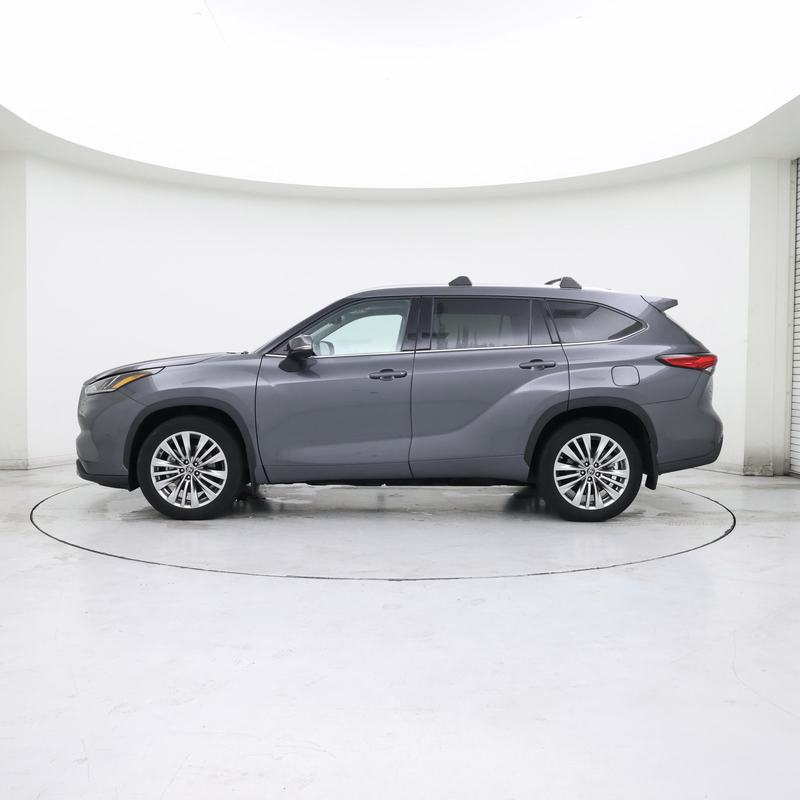 Thumbnail: 2023 Toyota Highlander - 3