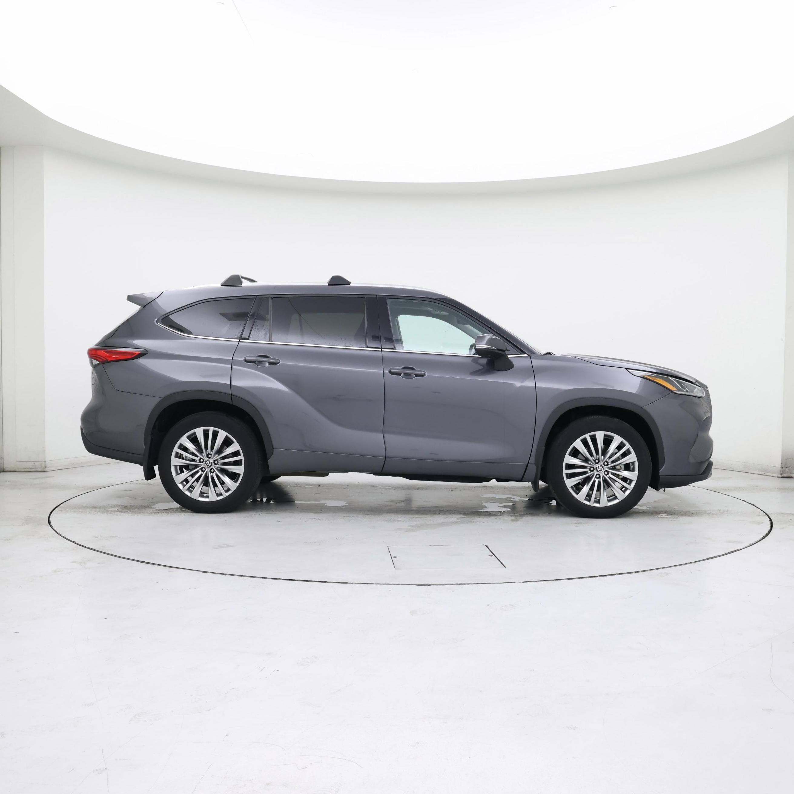 Thumbnail: 2023 Toyota Highlander - 7