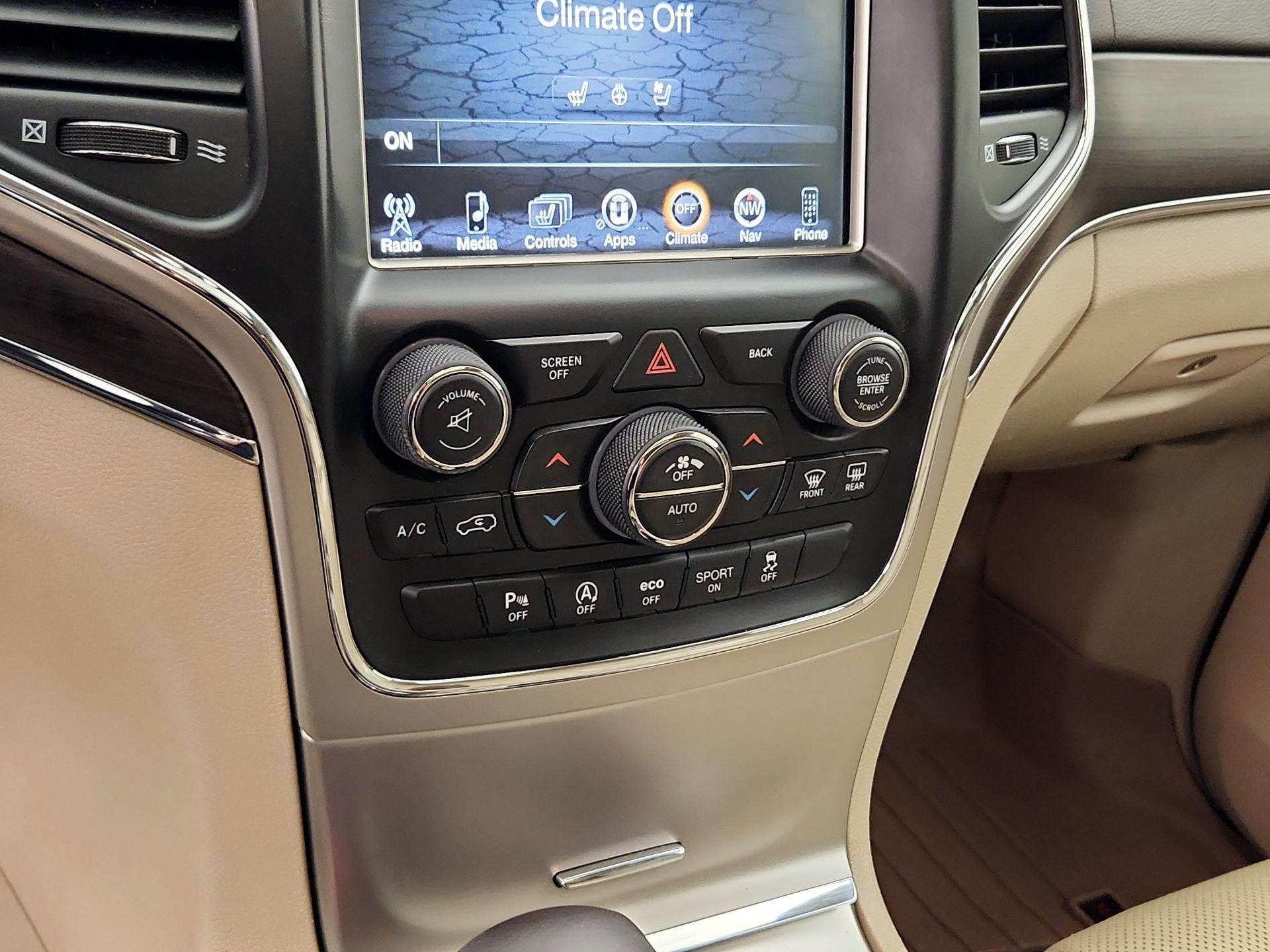 Thumbnail: 2017 Jeep Grand Cherokee - 17