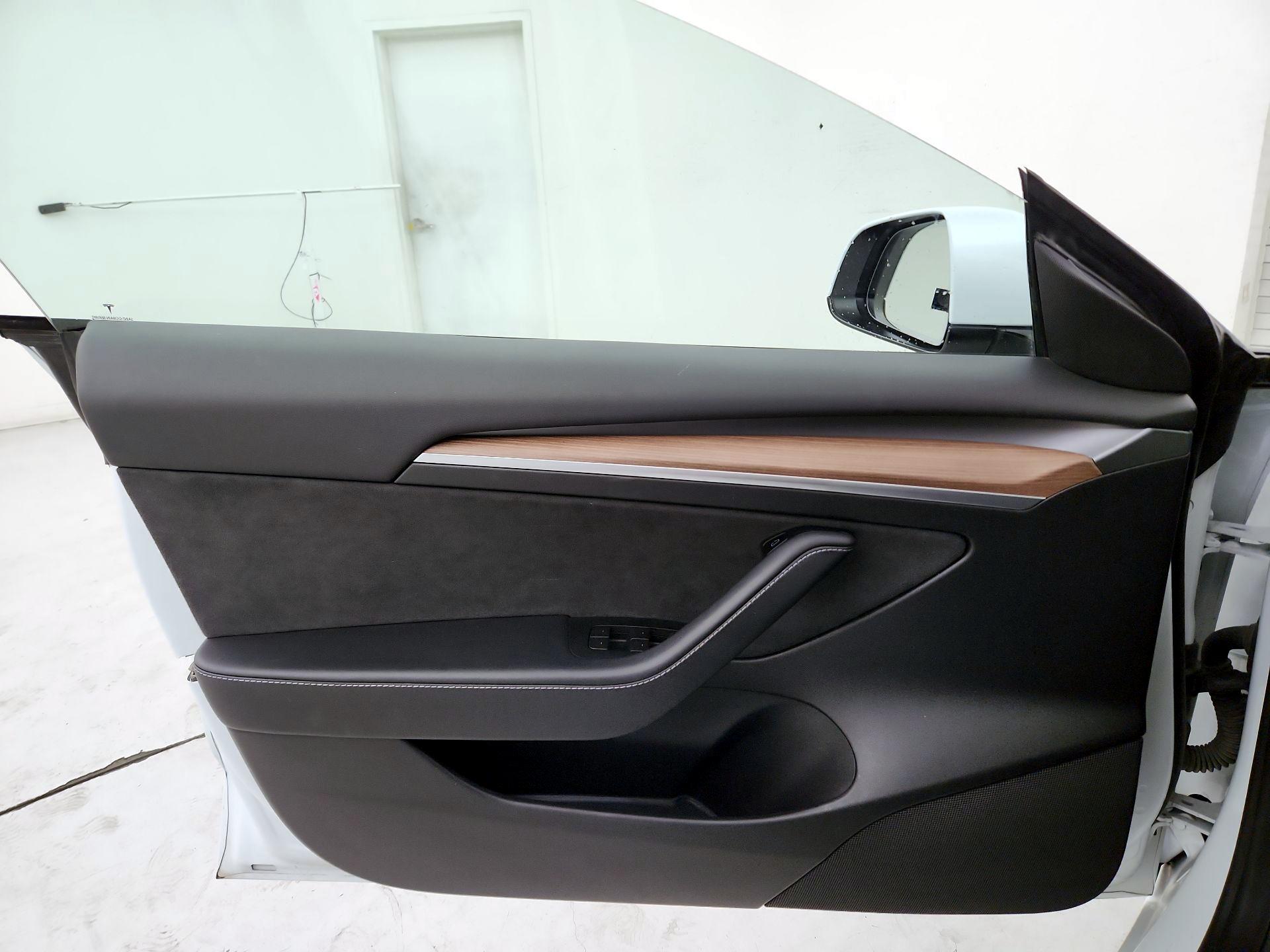 Thumbnail: 2022 Tesla Model 3 - 12
