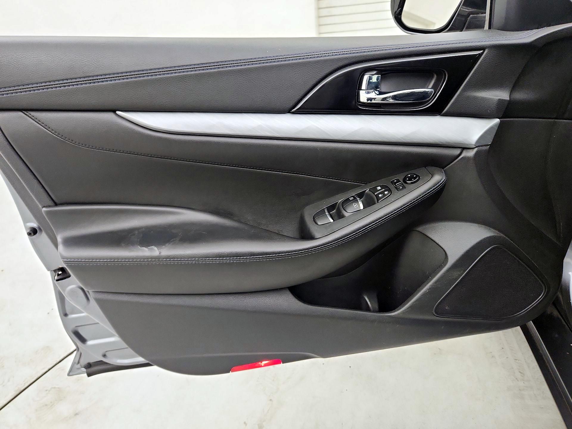 Thumbnail: 2016 Nissan Maxima - 12