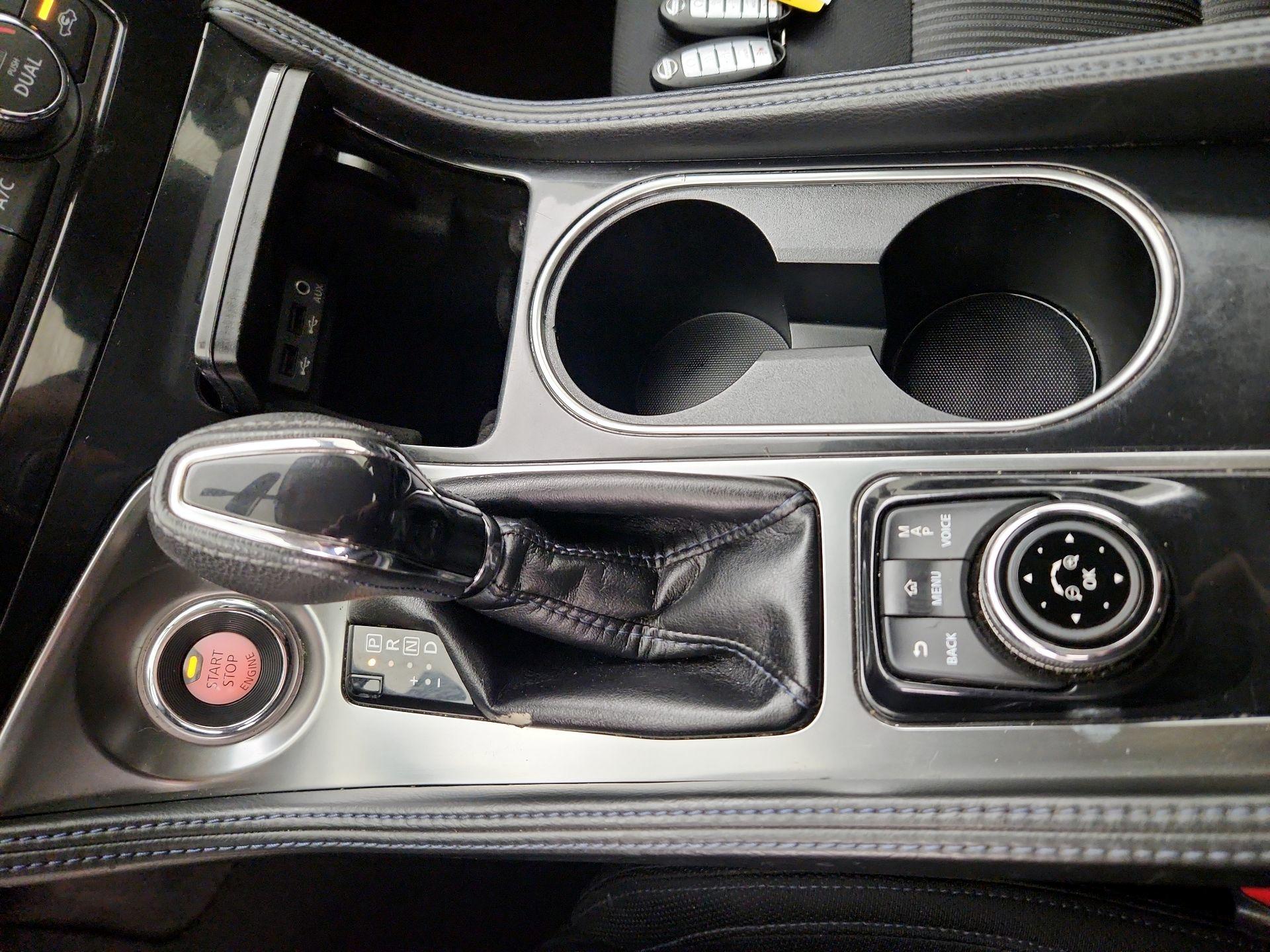 Thumbnail: 2016 Nissan Maxima - 18