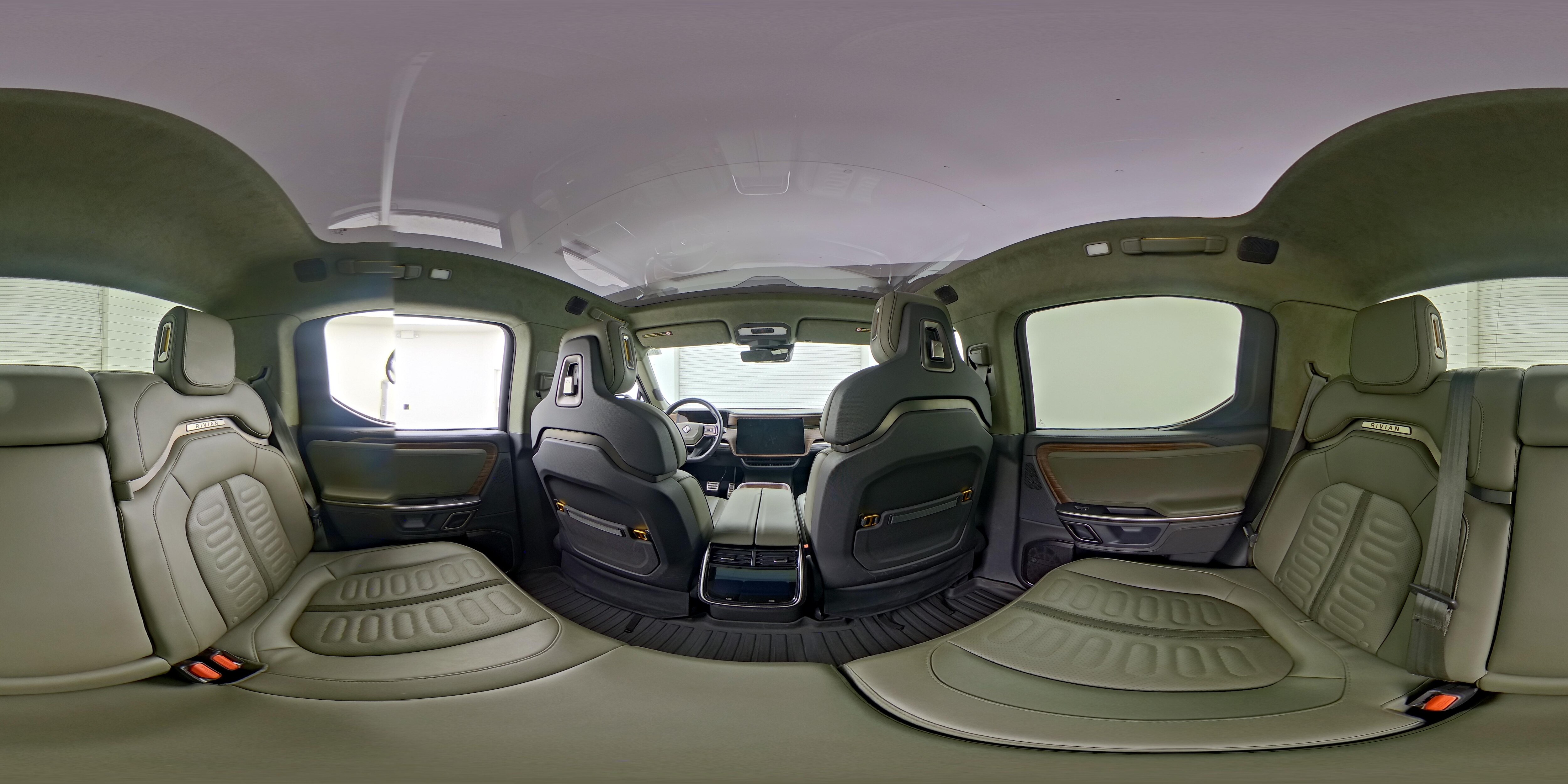 2024 Rivian R1T Adventure - Photo 26