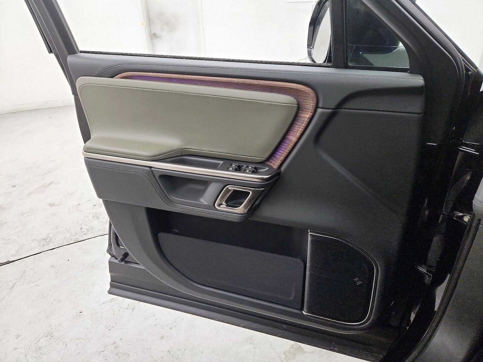 2024 Rivian R1T Adventure - Photo 13