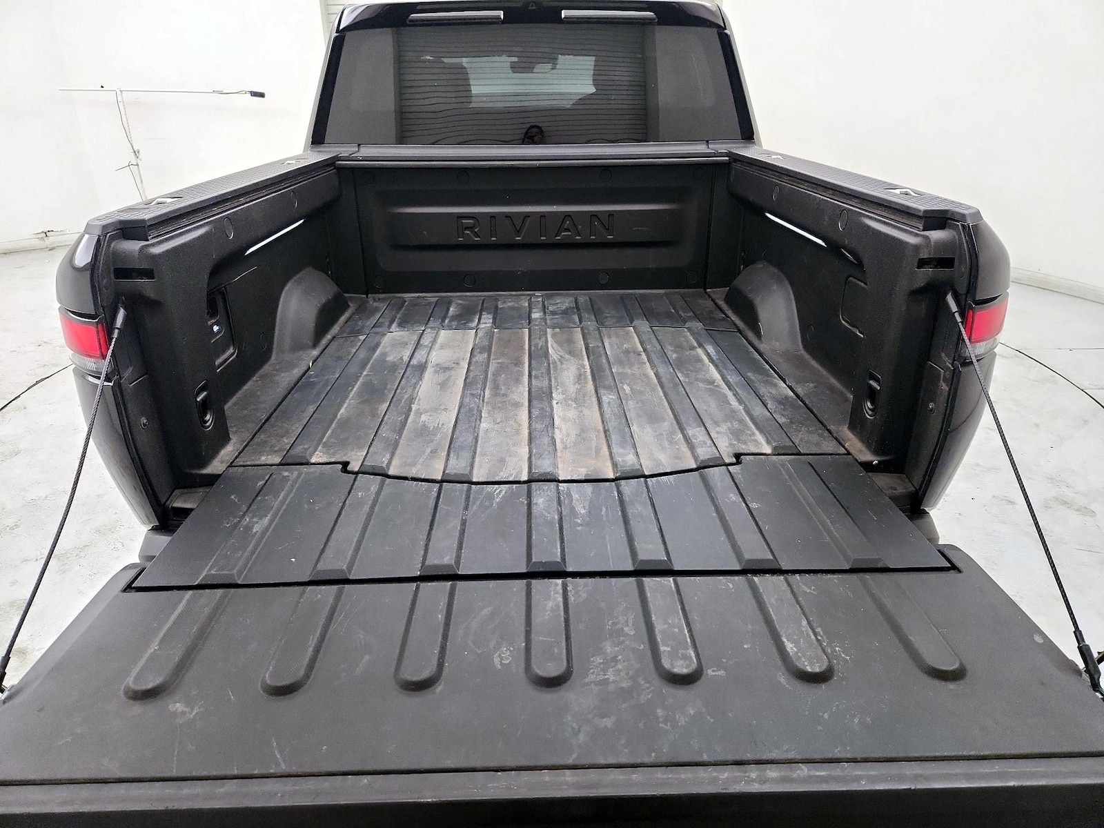 2024 Rivian R1T Adventure - Photo 21