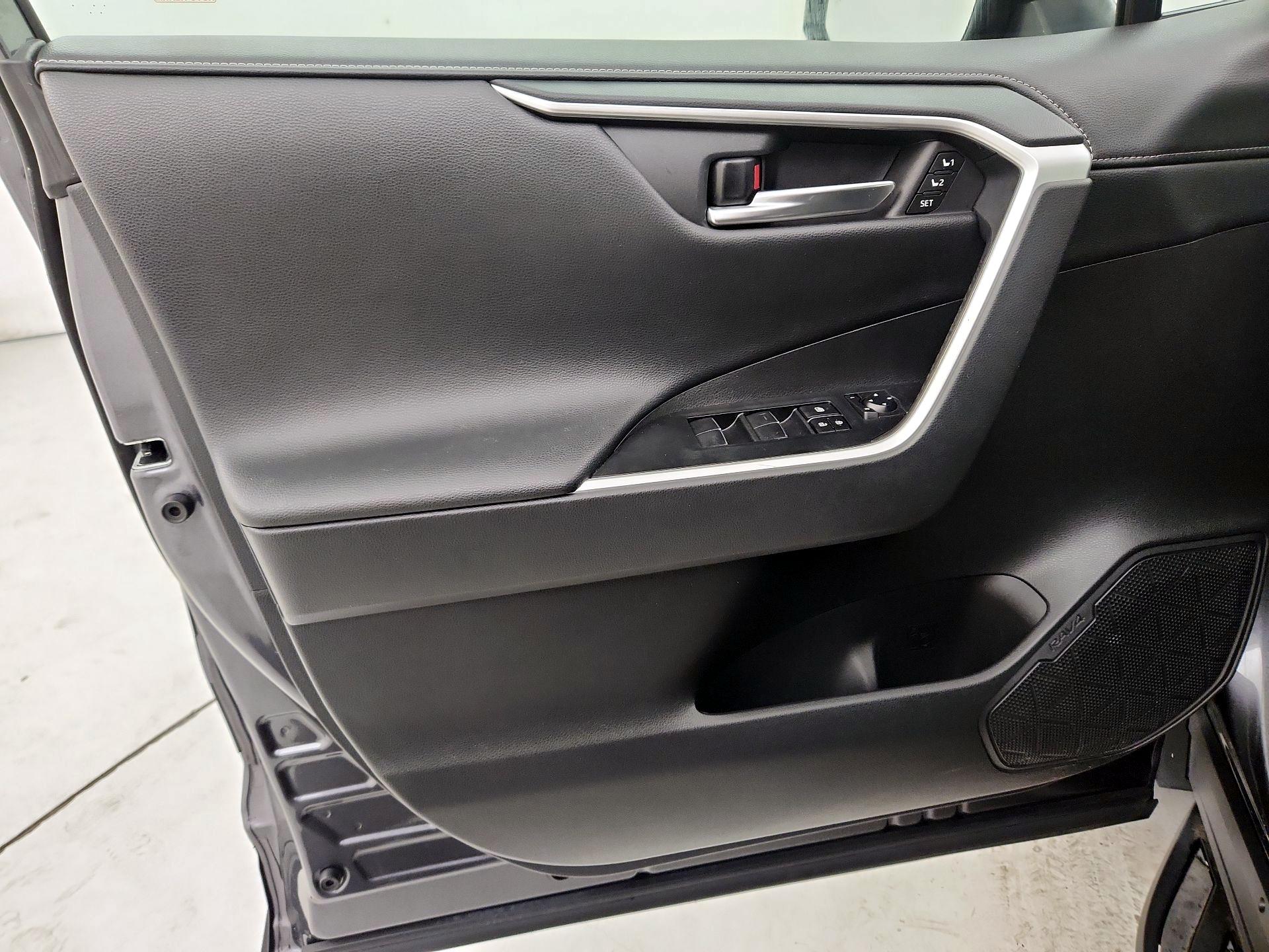 Thumbnail: 2021 Toyota RAV4 - 12