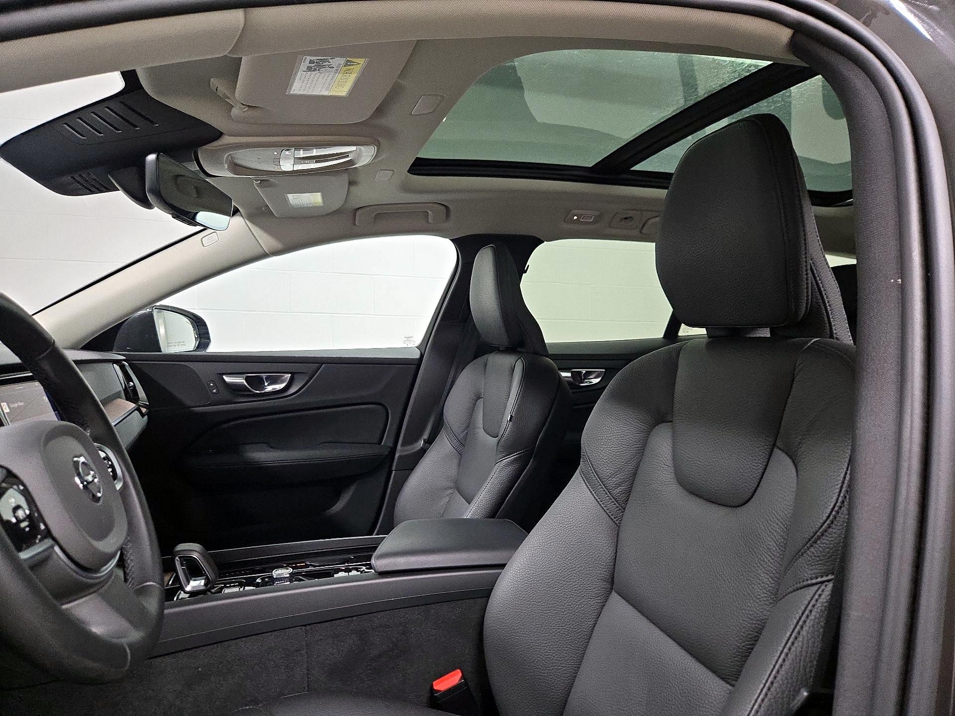Thumbnail: 2025 Volvo S60 - 20