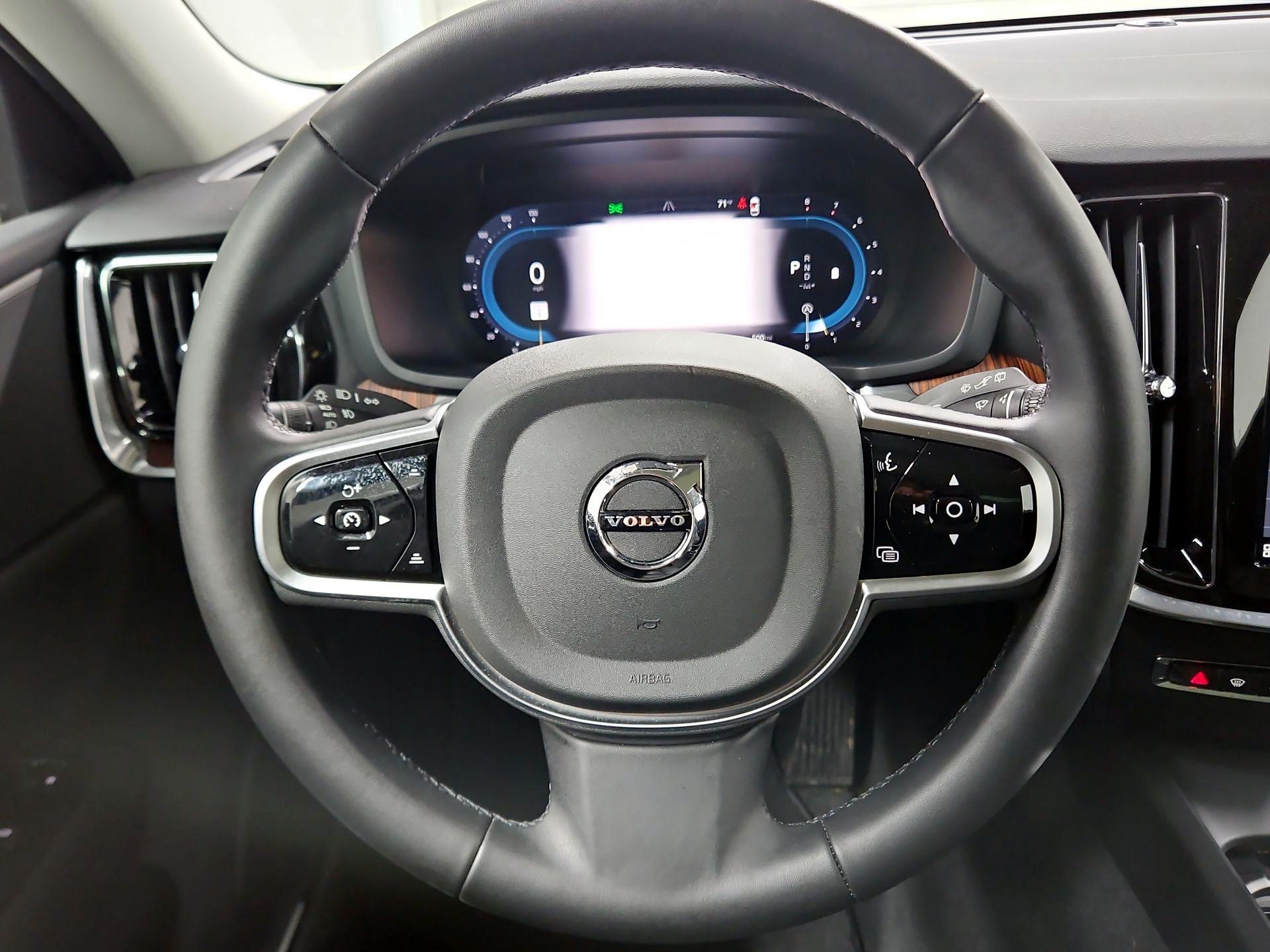 Thumbnail: 2025 Volvo S60 - 10