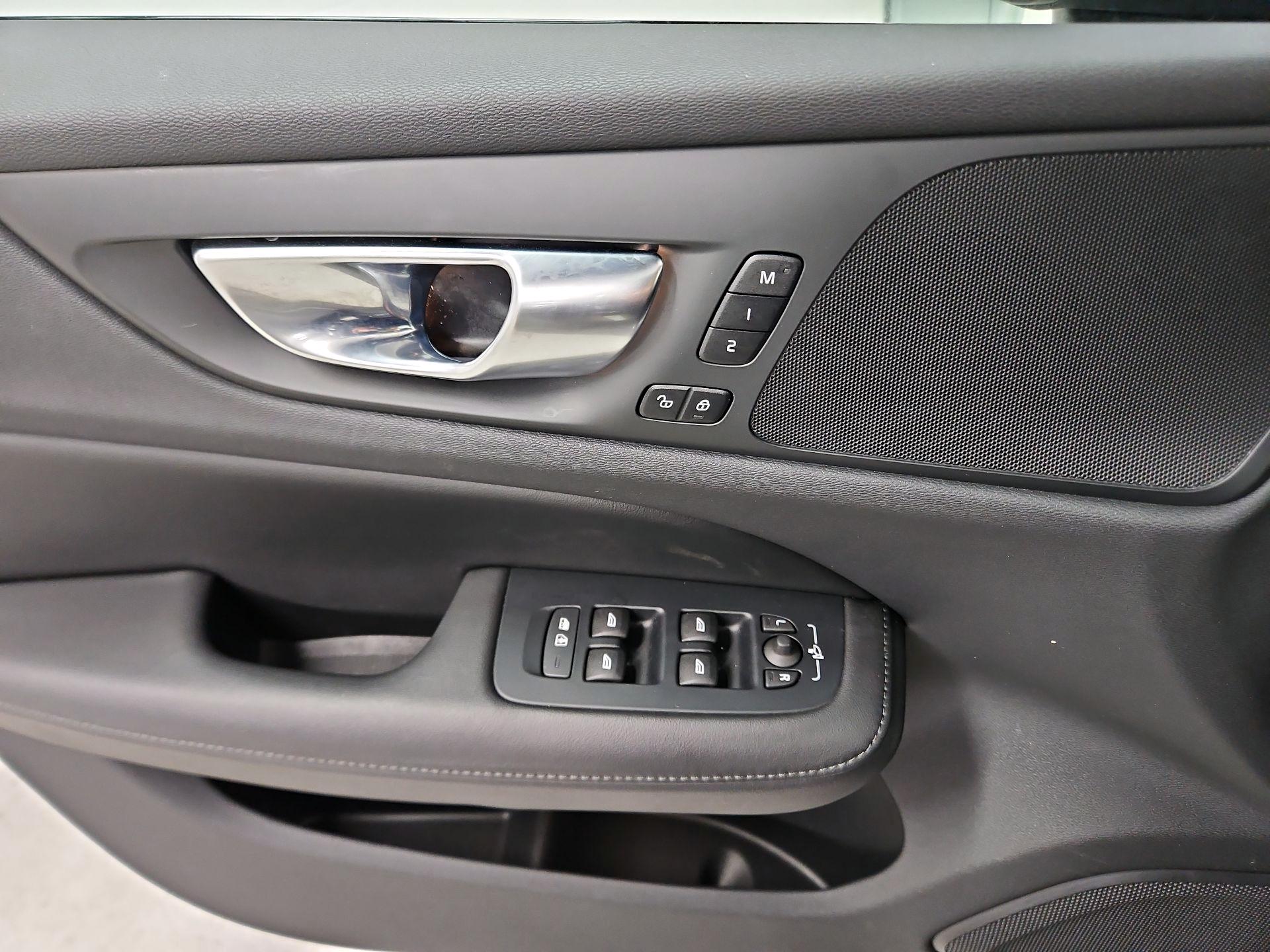Thumbnail: 2025 Volvo S60 - 12