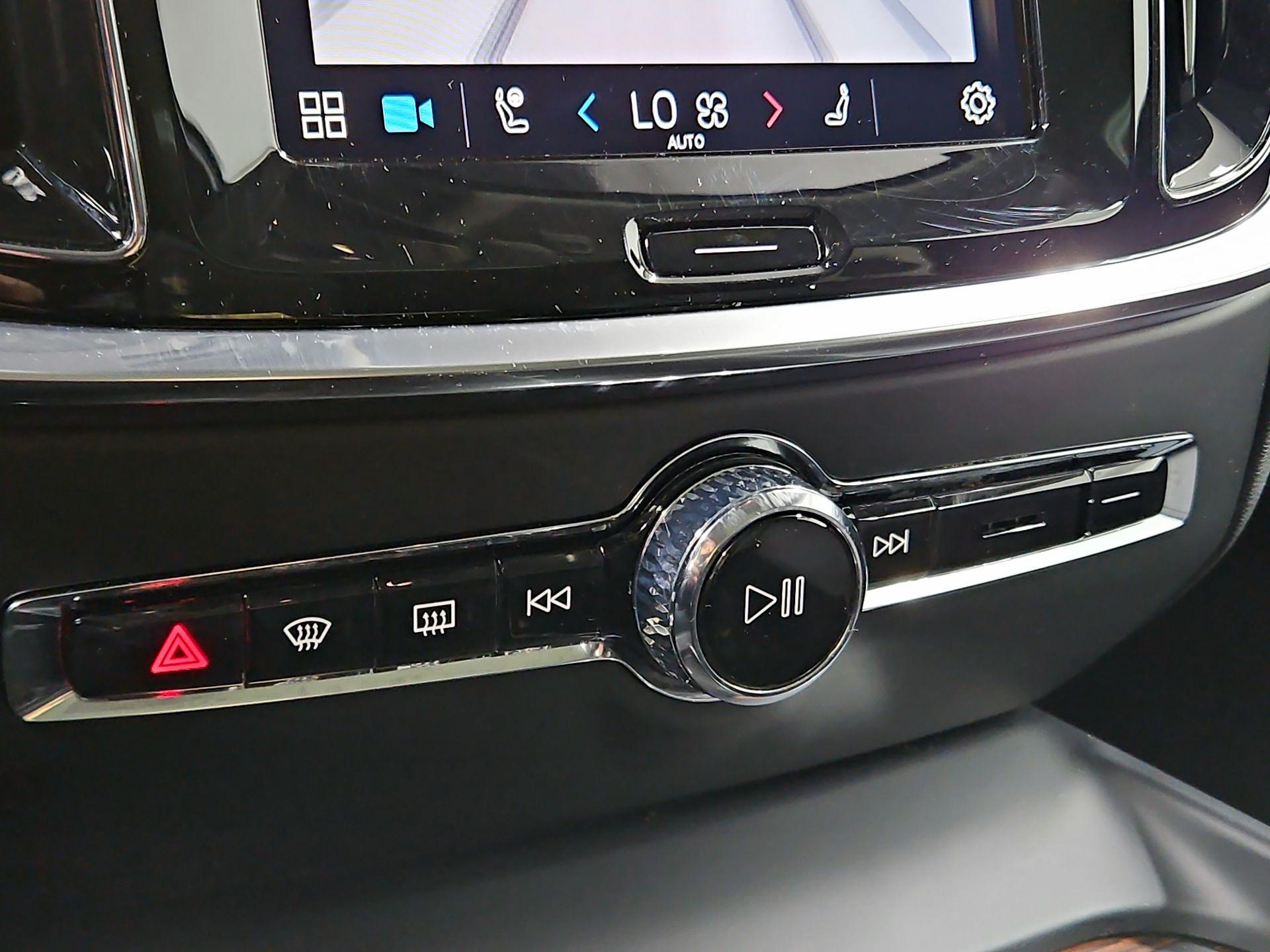 Thumbnail: 2025 Volvo S60 - 16