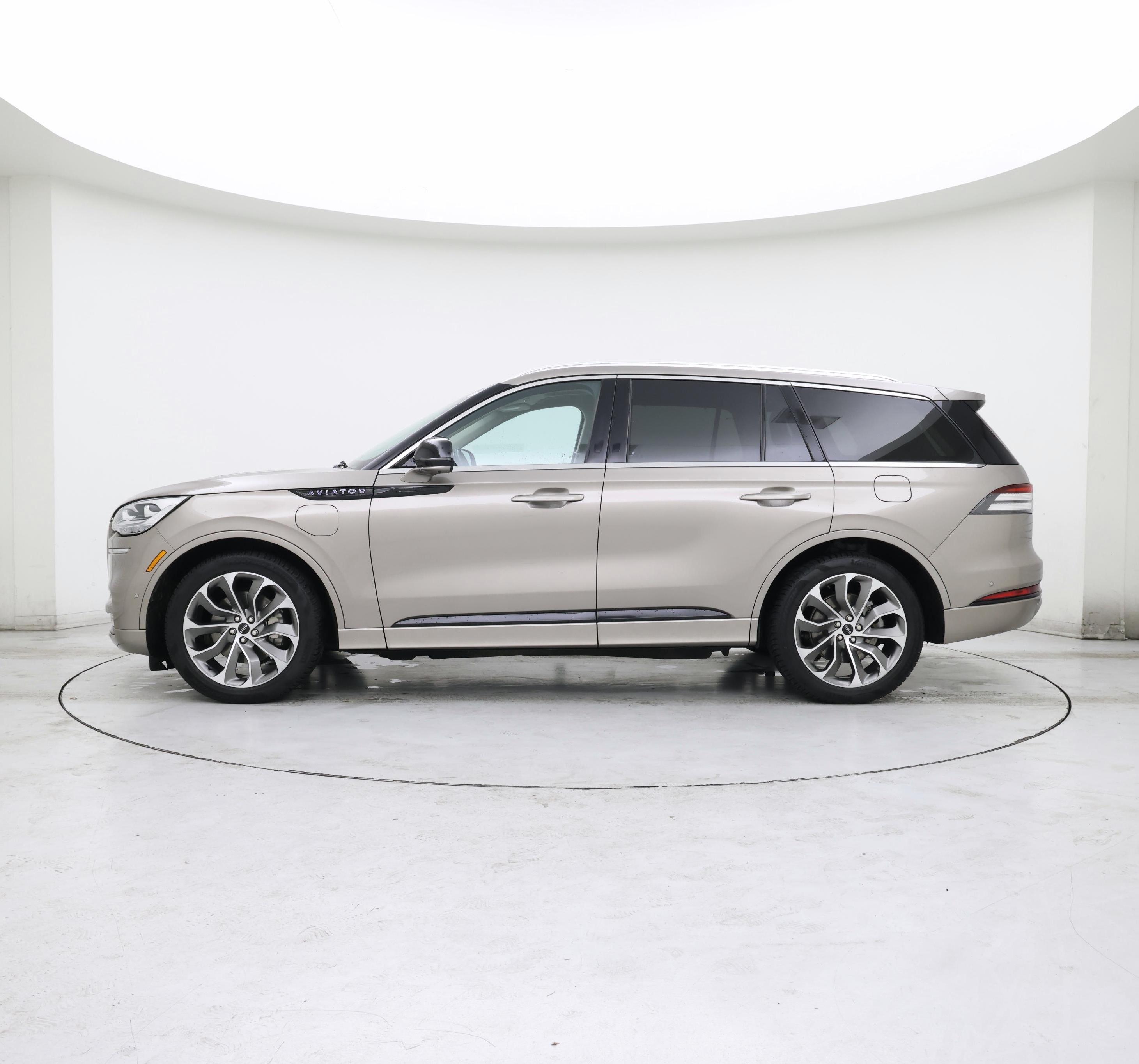 Thumbnail: 2020 Lincoln Aviator - 3