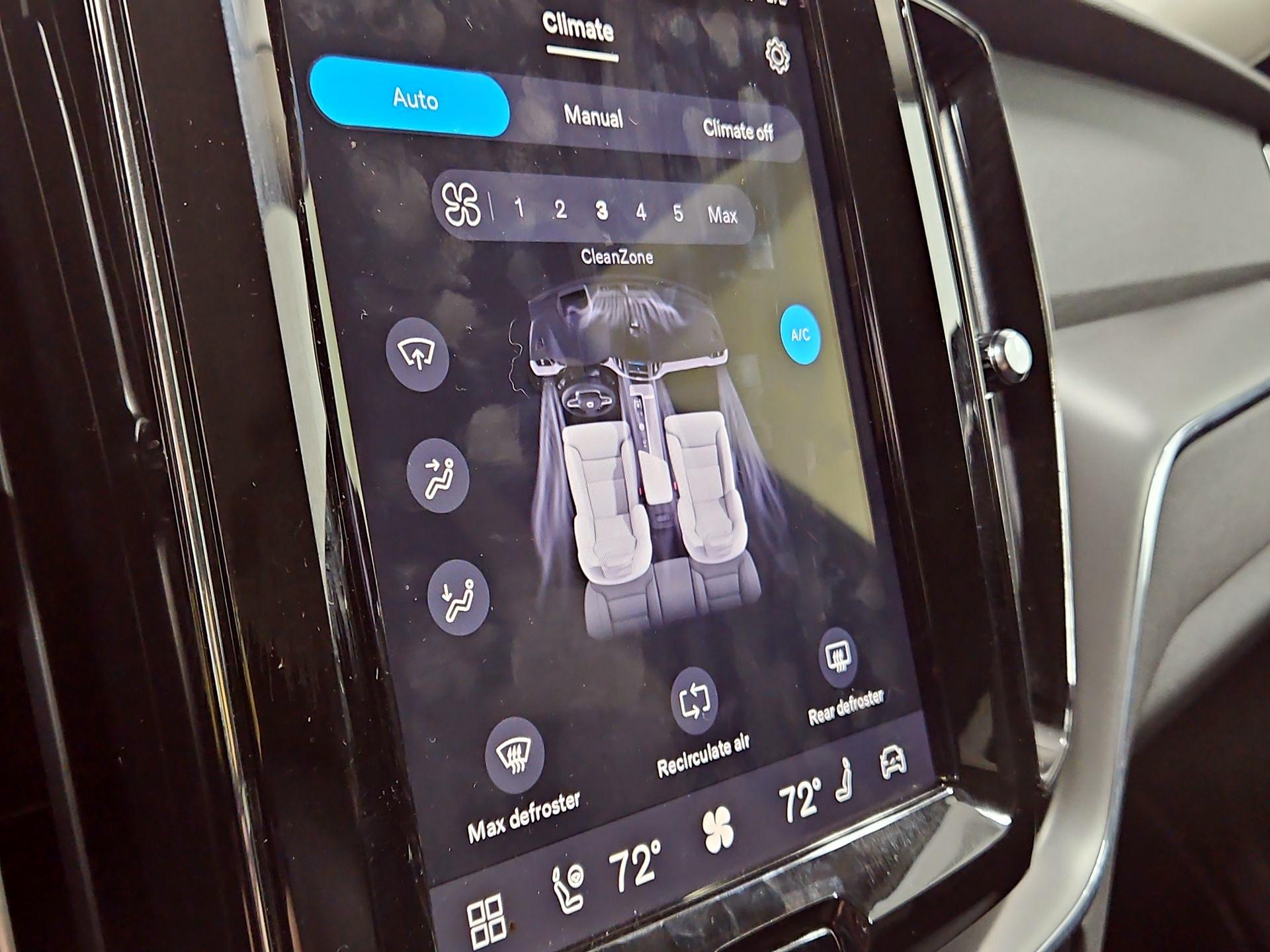 Thumbnail: 2024 Volvo XC60 - 16