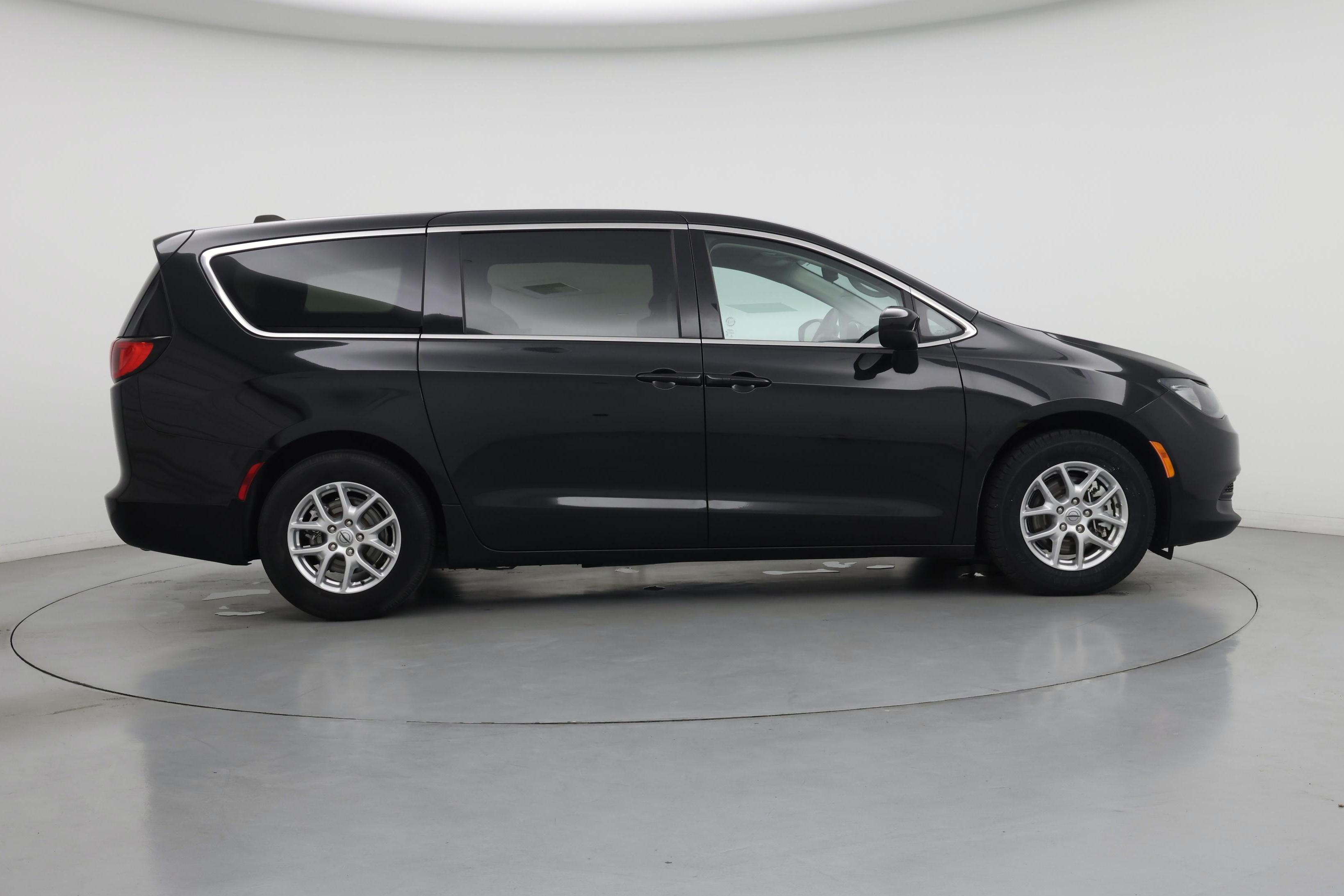 Thumbnail: 2023 Chrysler Voyager - 7