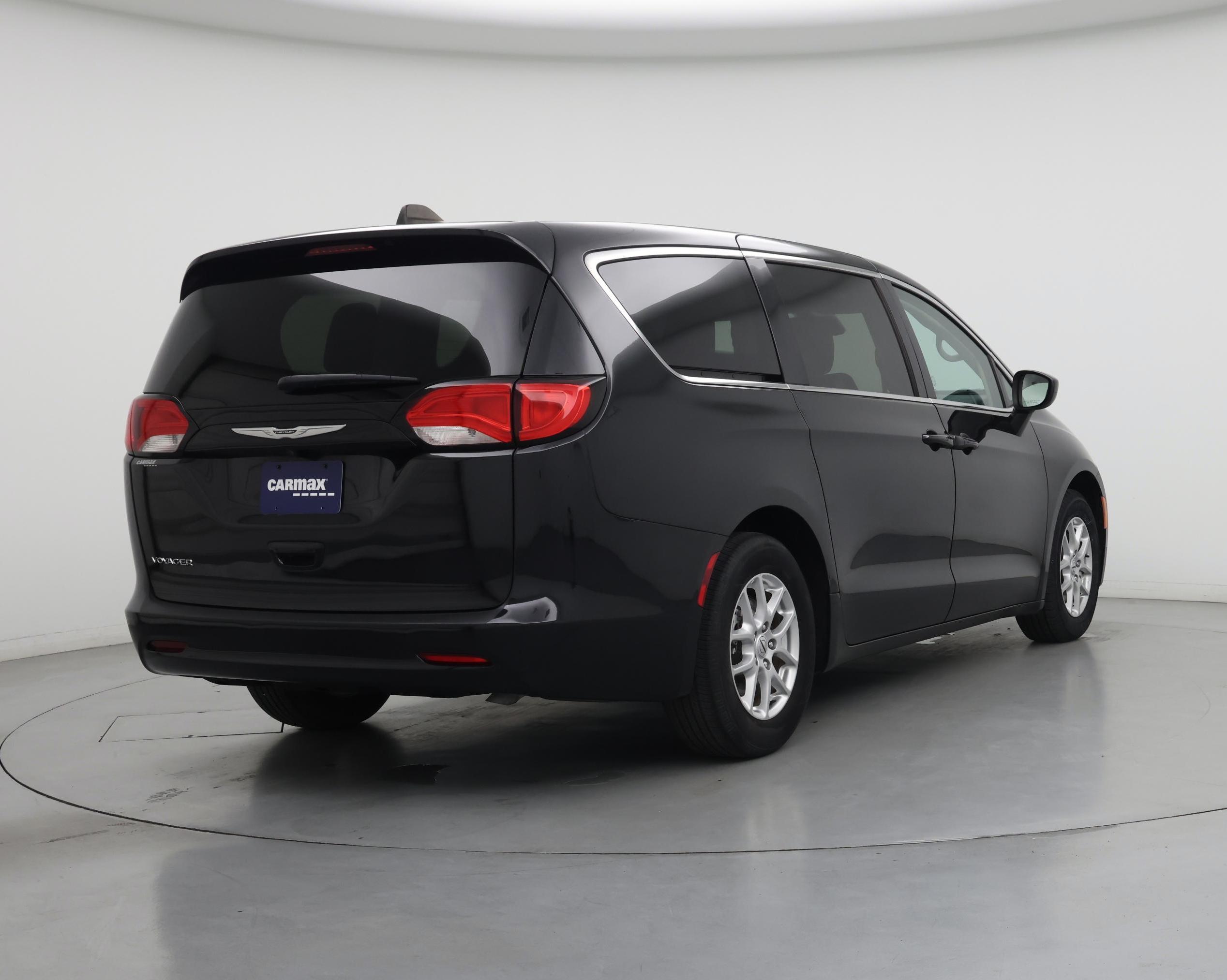 Thumbnail: 2023 Chrysler Voyager - 8