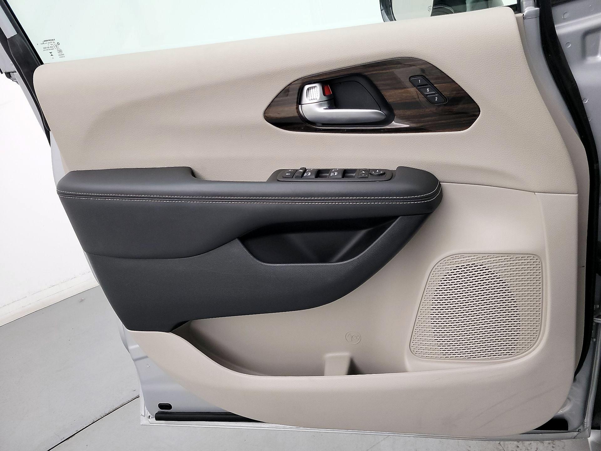 Thumbnail: 2024 Chrysler Pacifica - 12