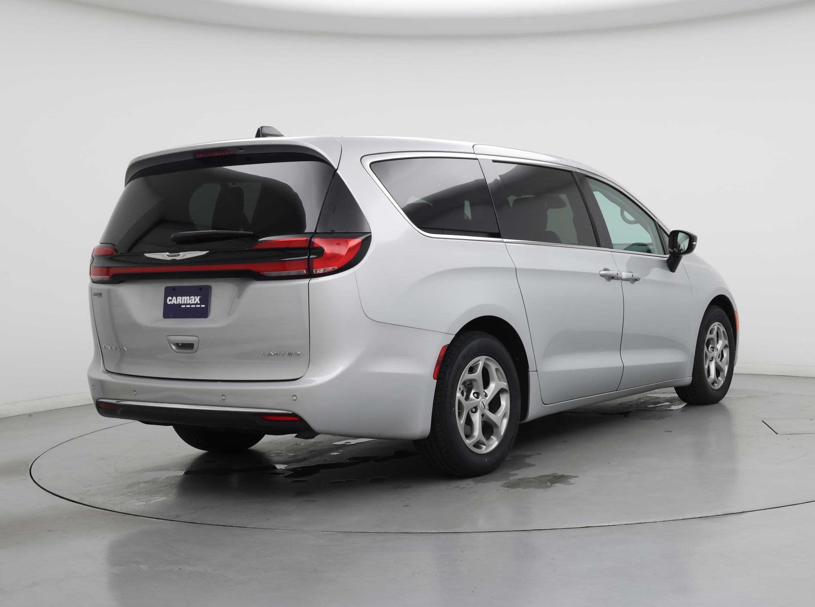 Thumbnail: 2024 Chrysler Pacifica - 8