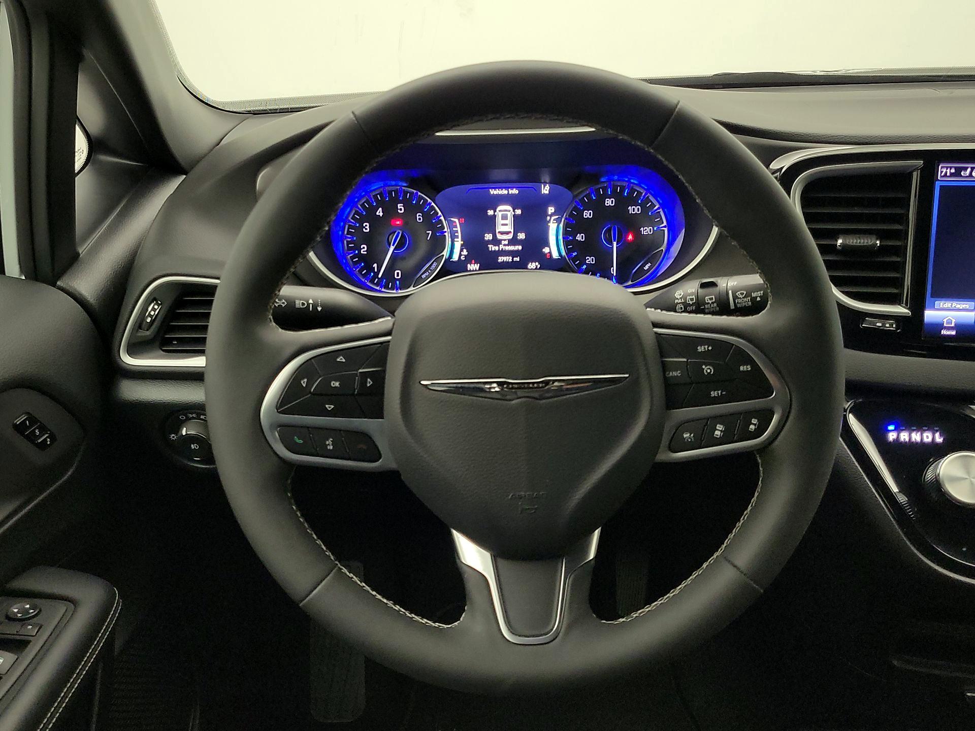 Thumbnail: 2025 Chrysler Pacifica - 10