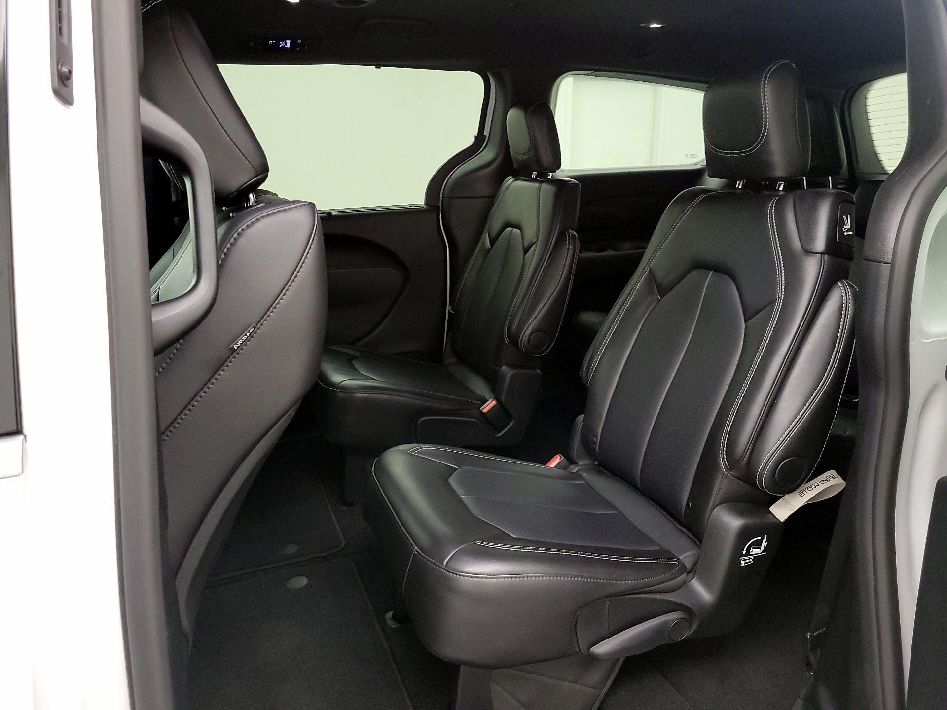 Thumbnail: 2025 Chrysler Pacifica - 19