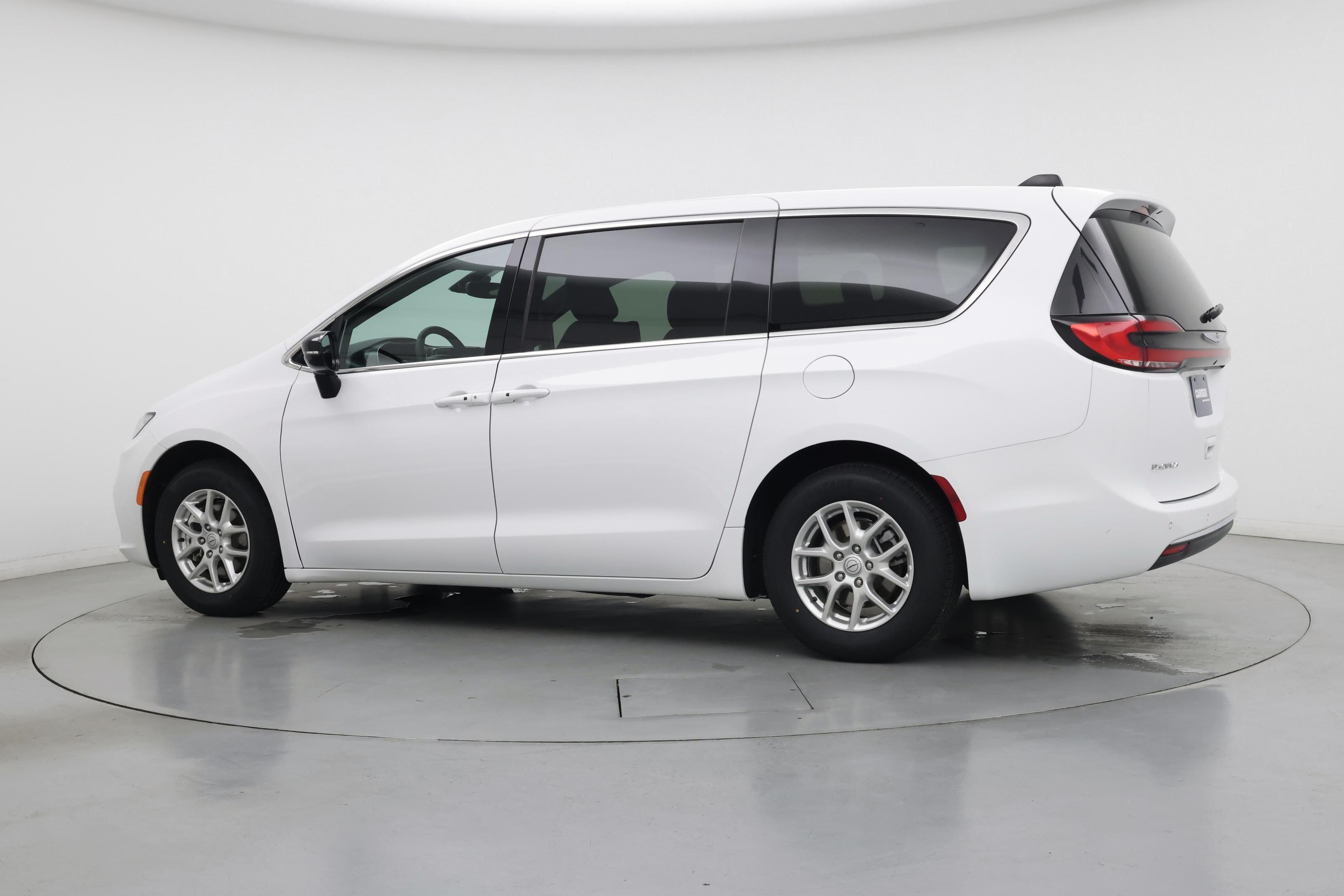 Thumbnail: 2025 Chrysler Pacifica - 4