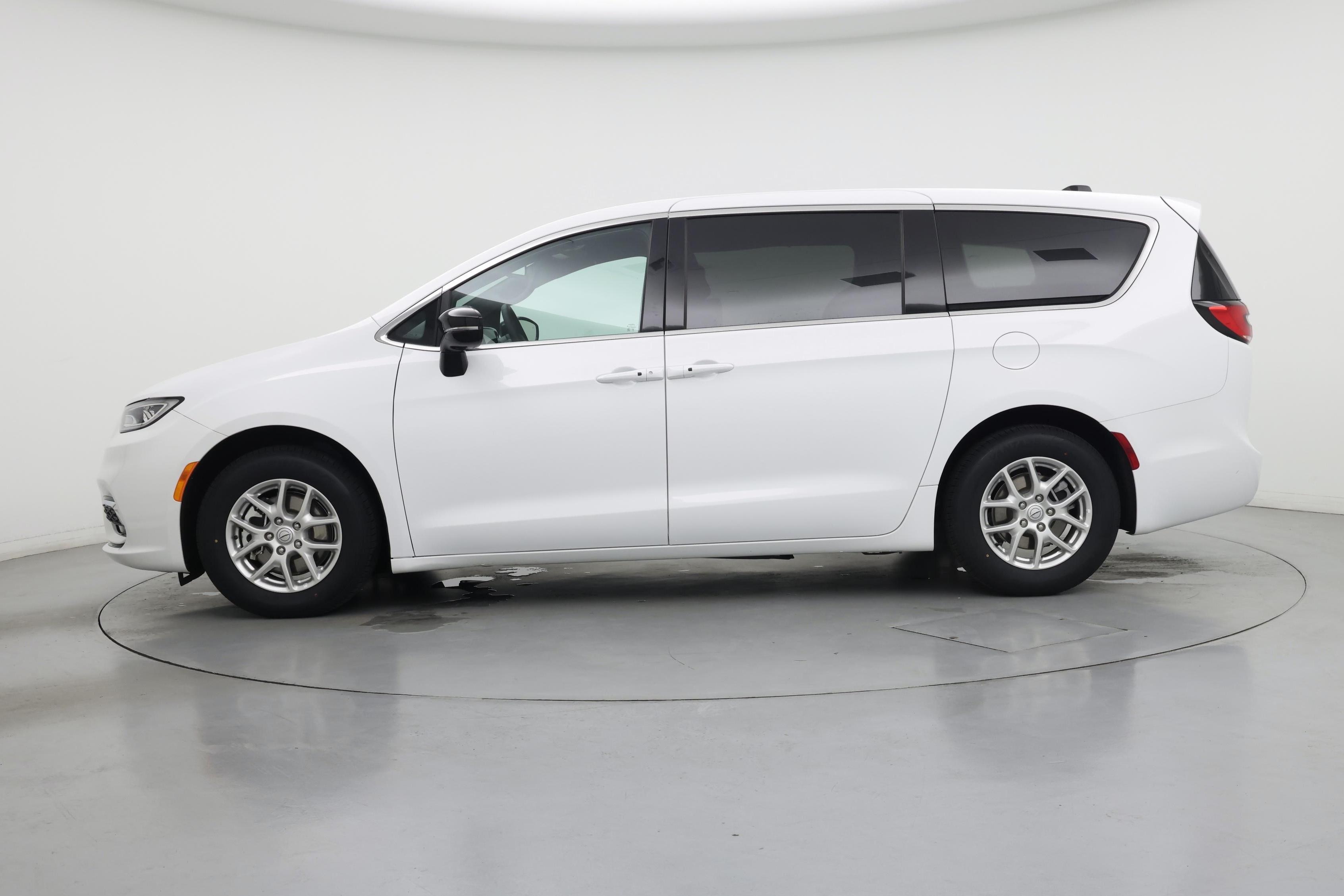 Thumbnail: 2025 Chrysler Pacifica - 5