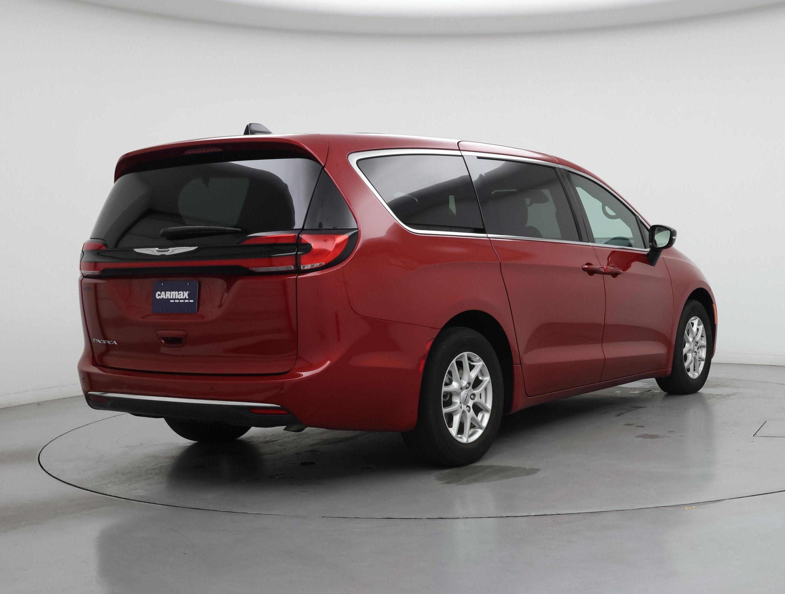 Thumbnail: 2025 Chrysler Pacifica - 8