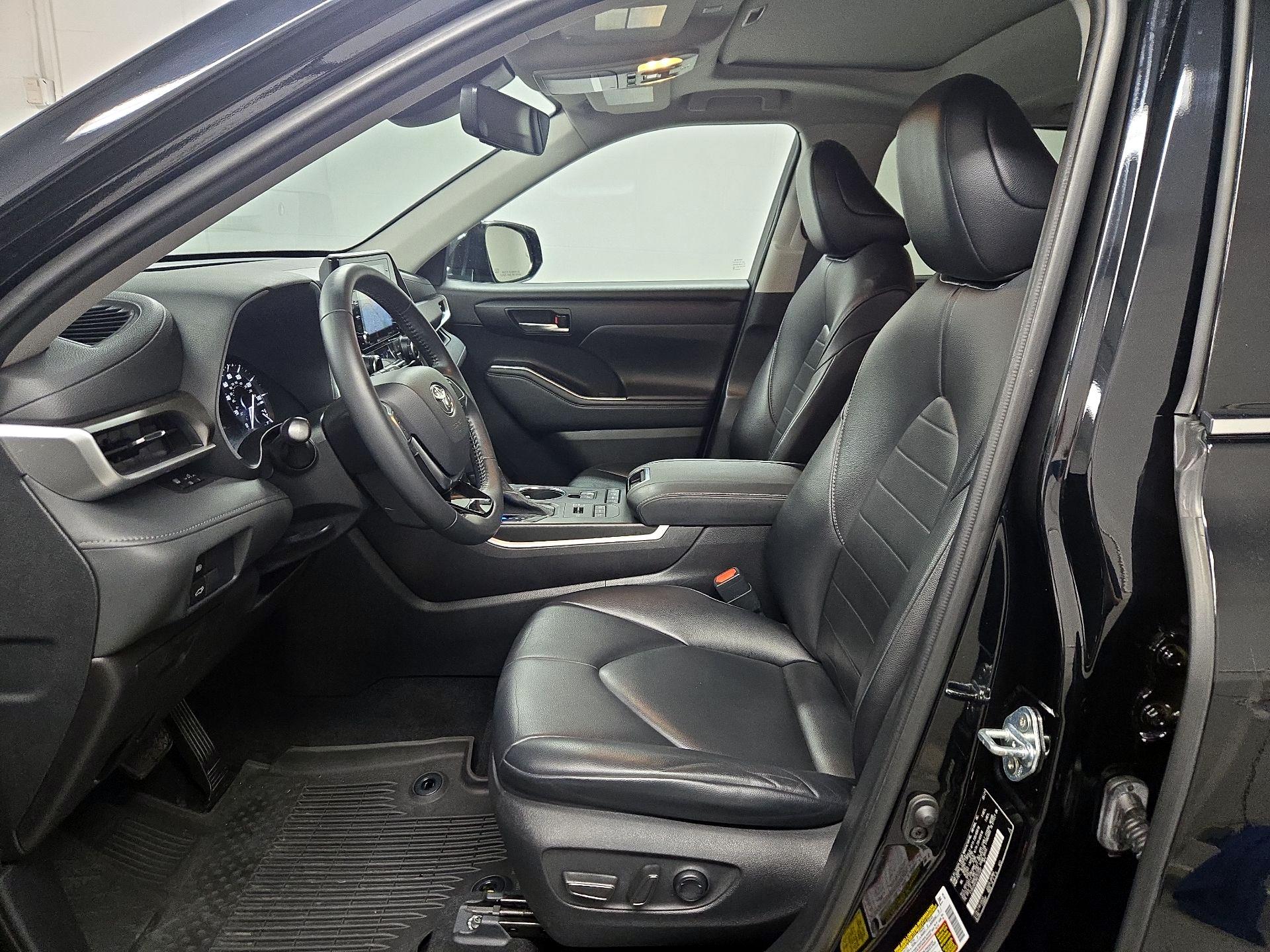 Thumbnail: 2021 Toyota Highlander - 11